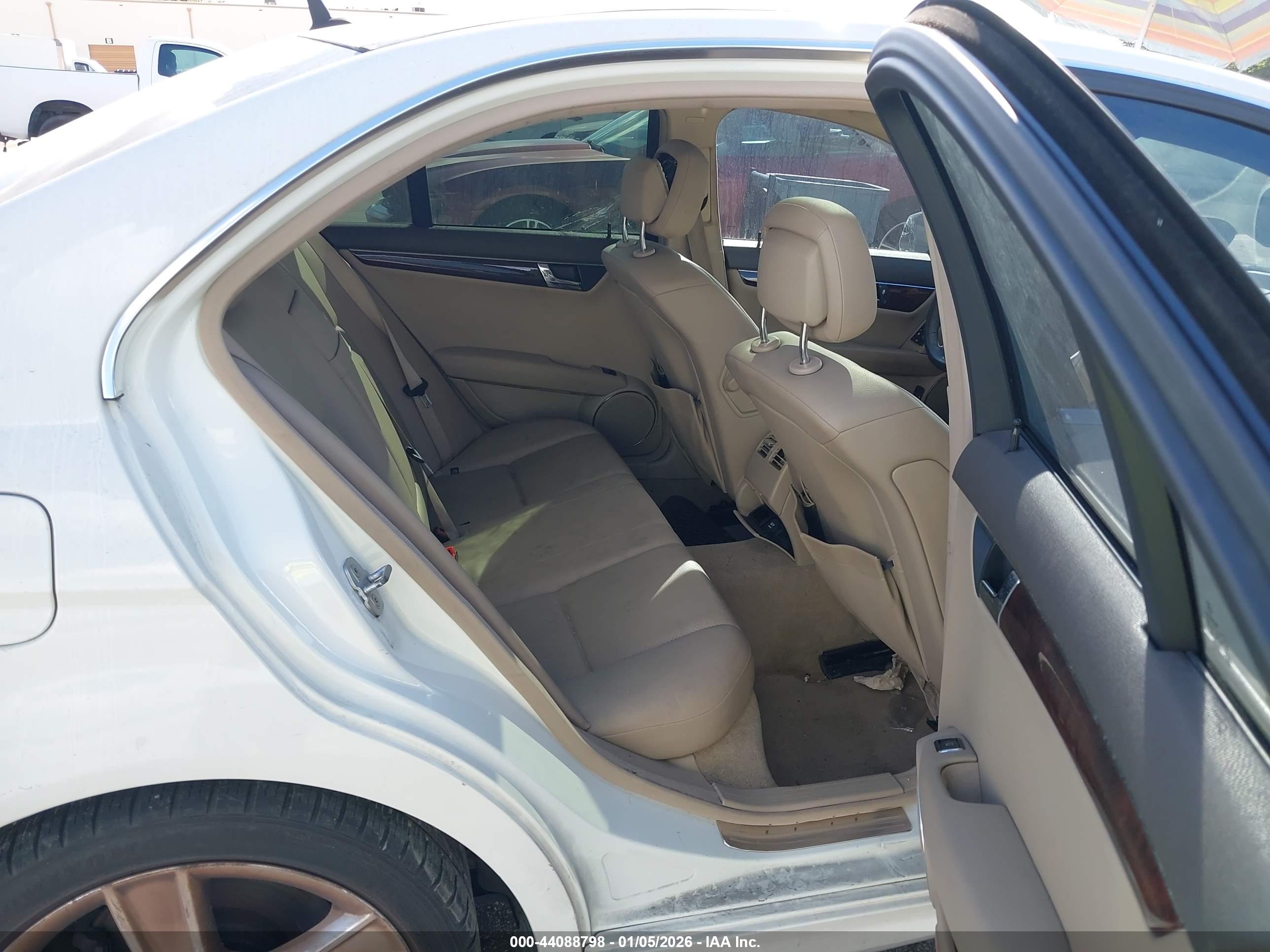 MERCEDES-BENZ C image 8