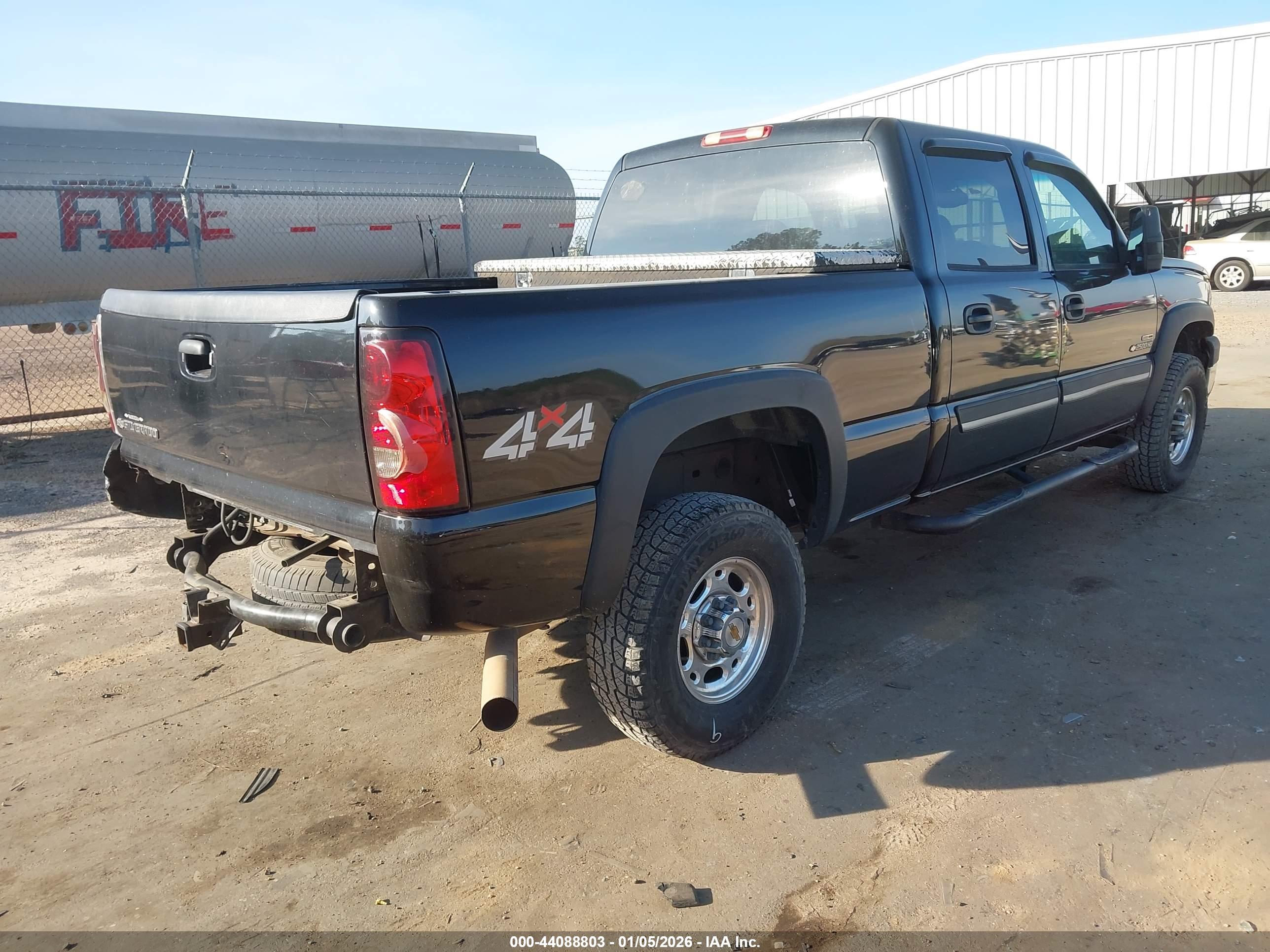 CHEVROLET SILVERADO image 4