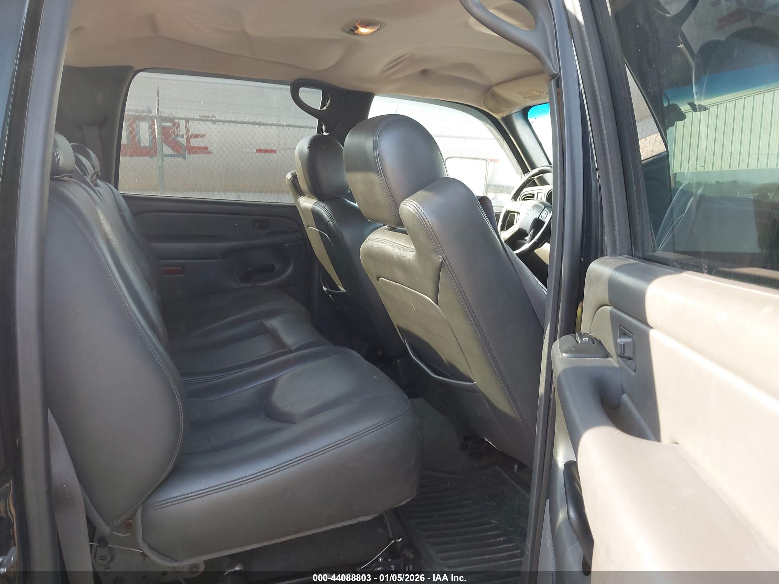 CHEVROLET SILVERADO image 8