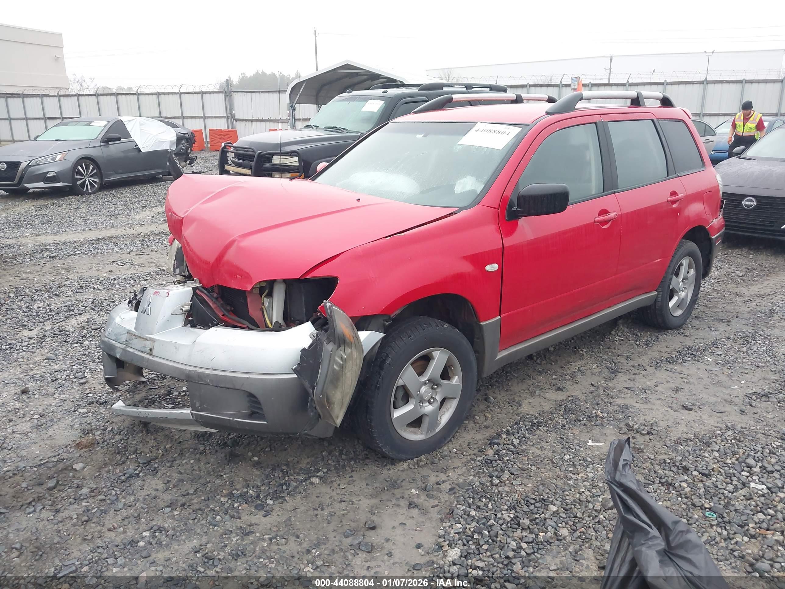MITSUBISHI OUTLANDER image 2