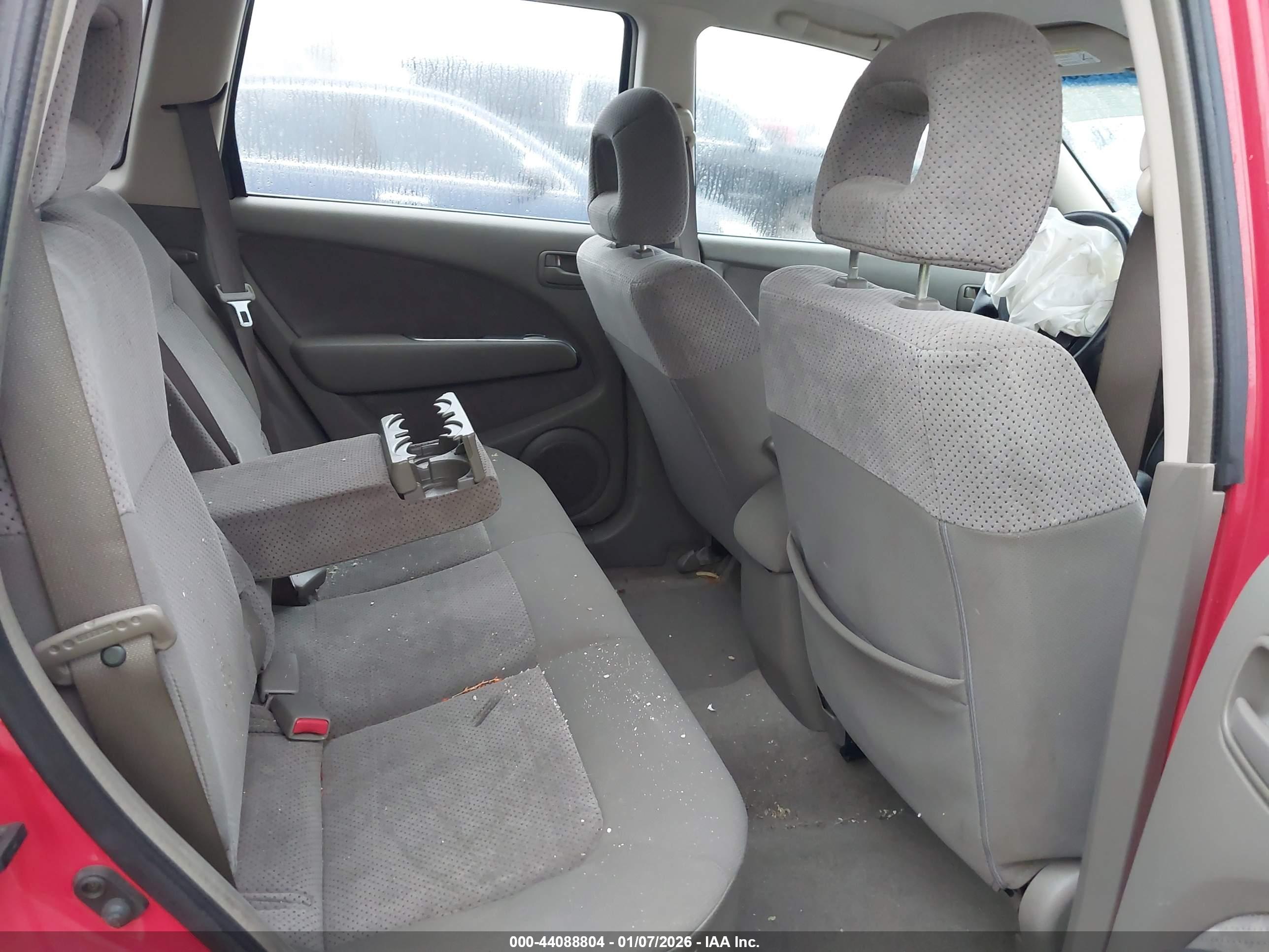 MITSUBISHI OUTLANDER image 8