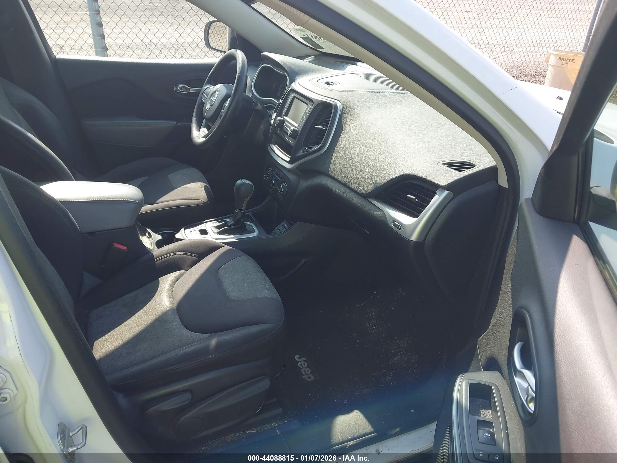 JEEP CHEROKEE image 5