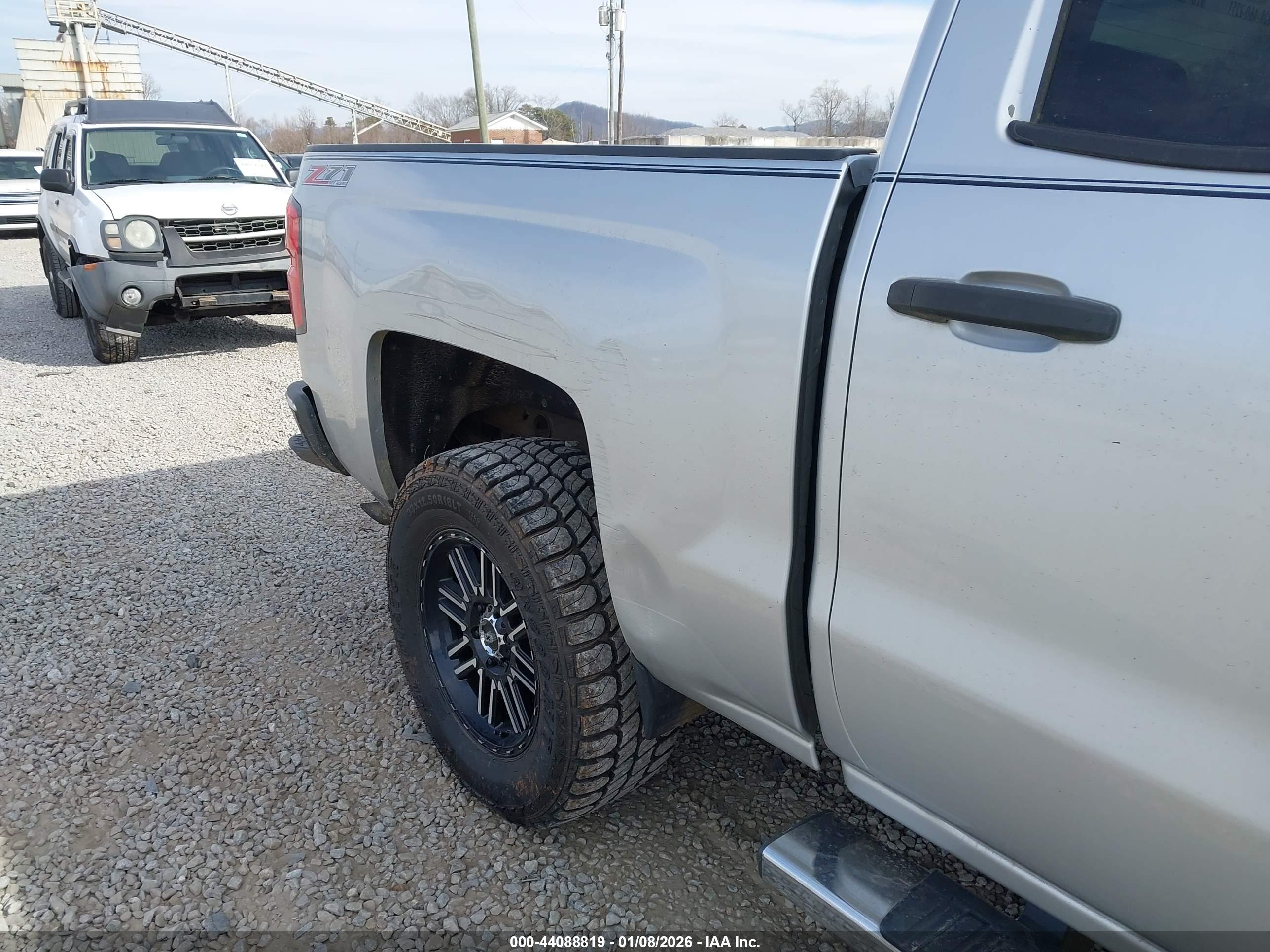 CHEVROLET SILVERADO image 6