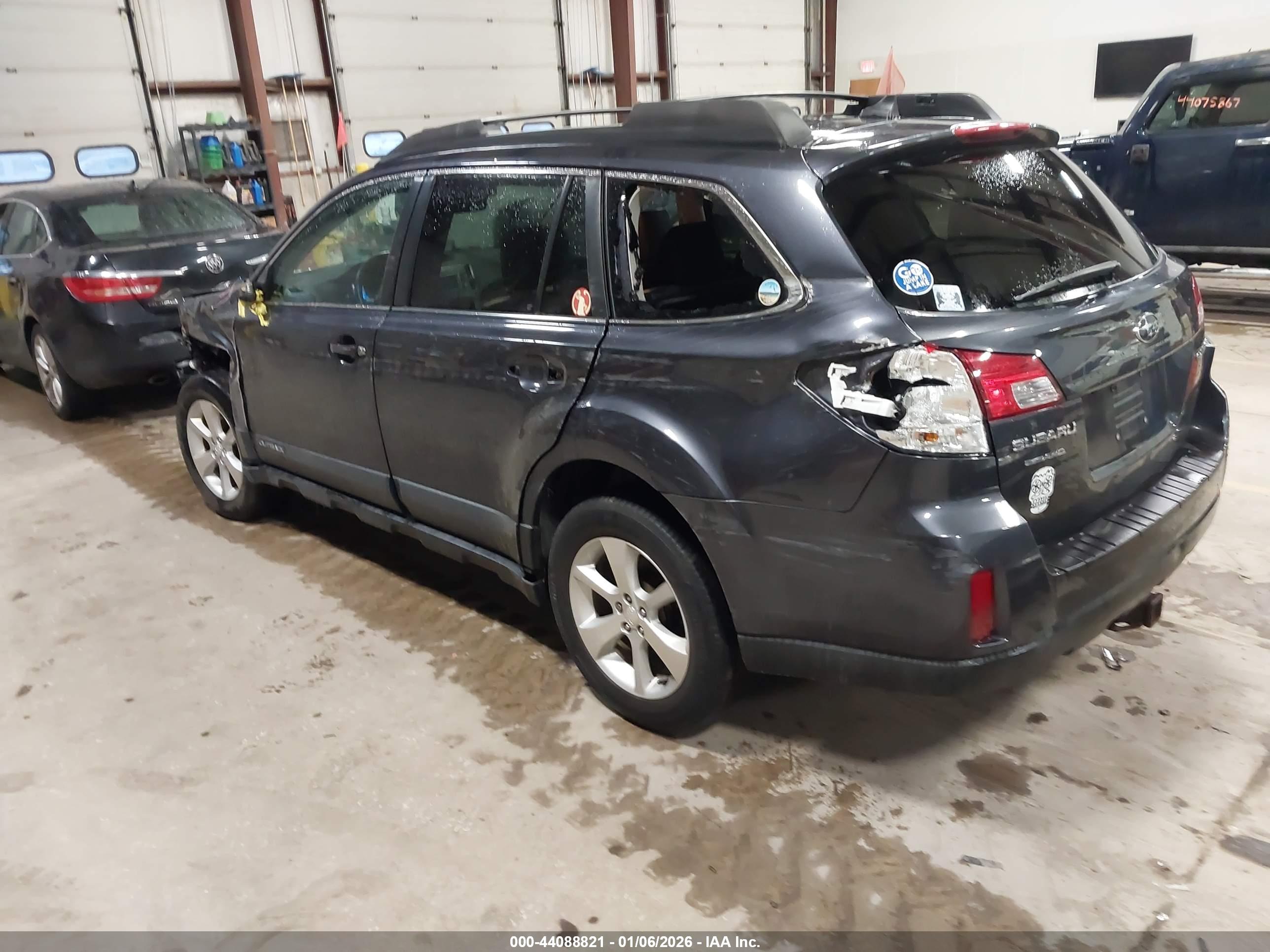 SUBARU OUTBACK image 3