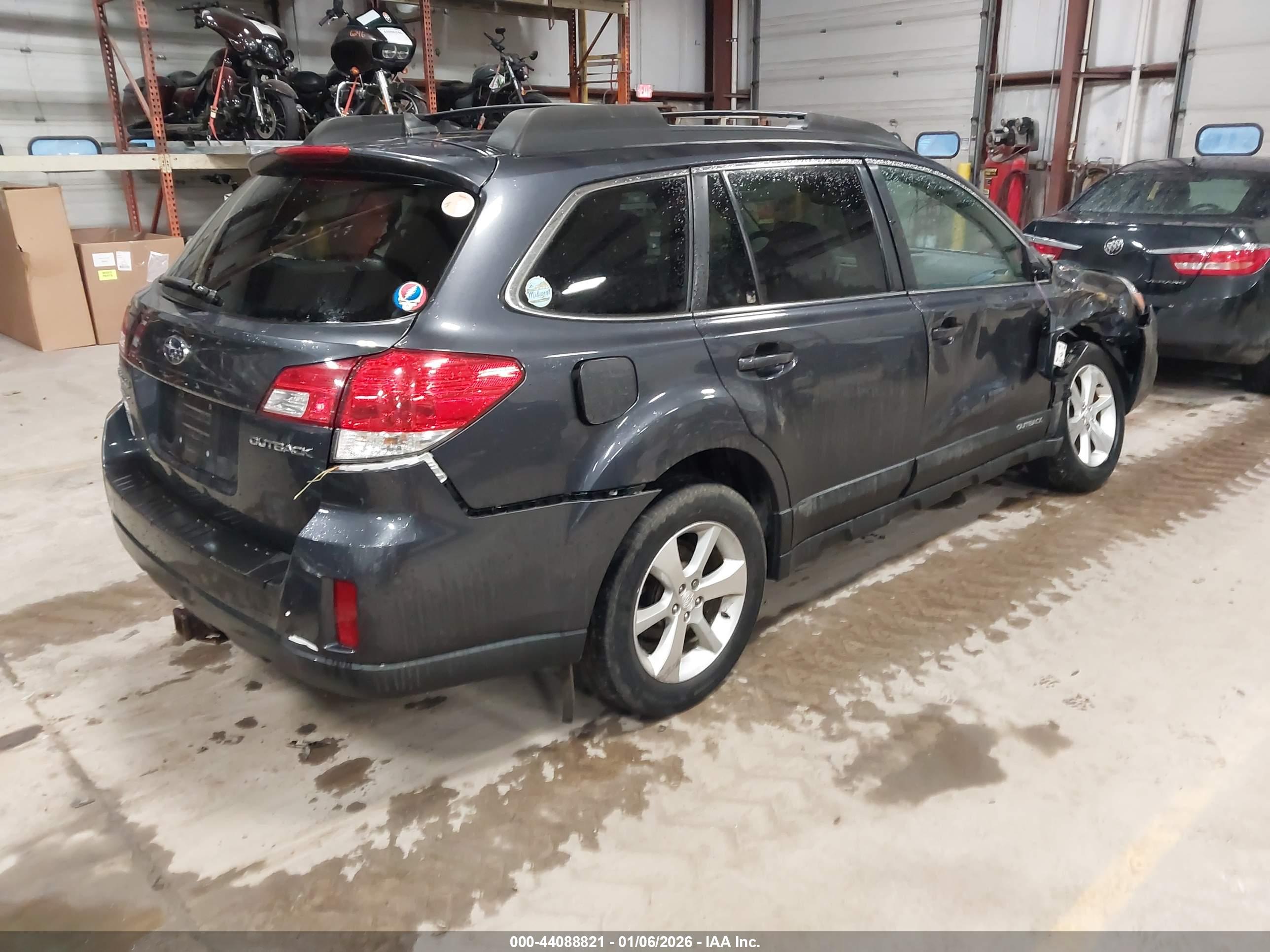 SUBARU OUTBACK image 4
