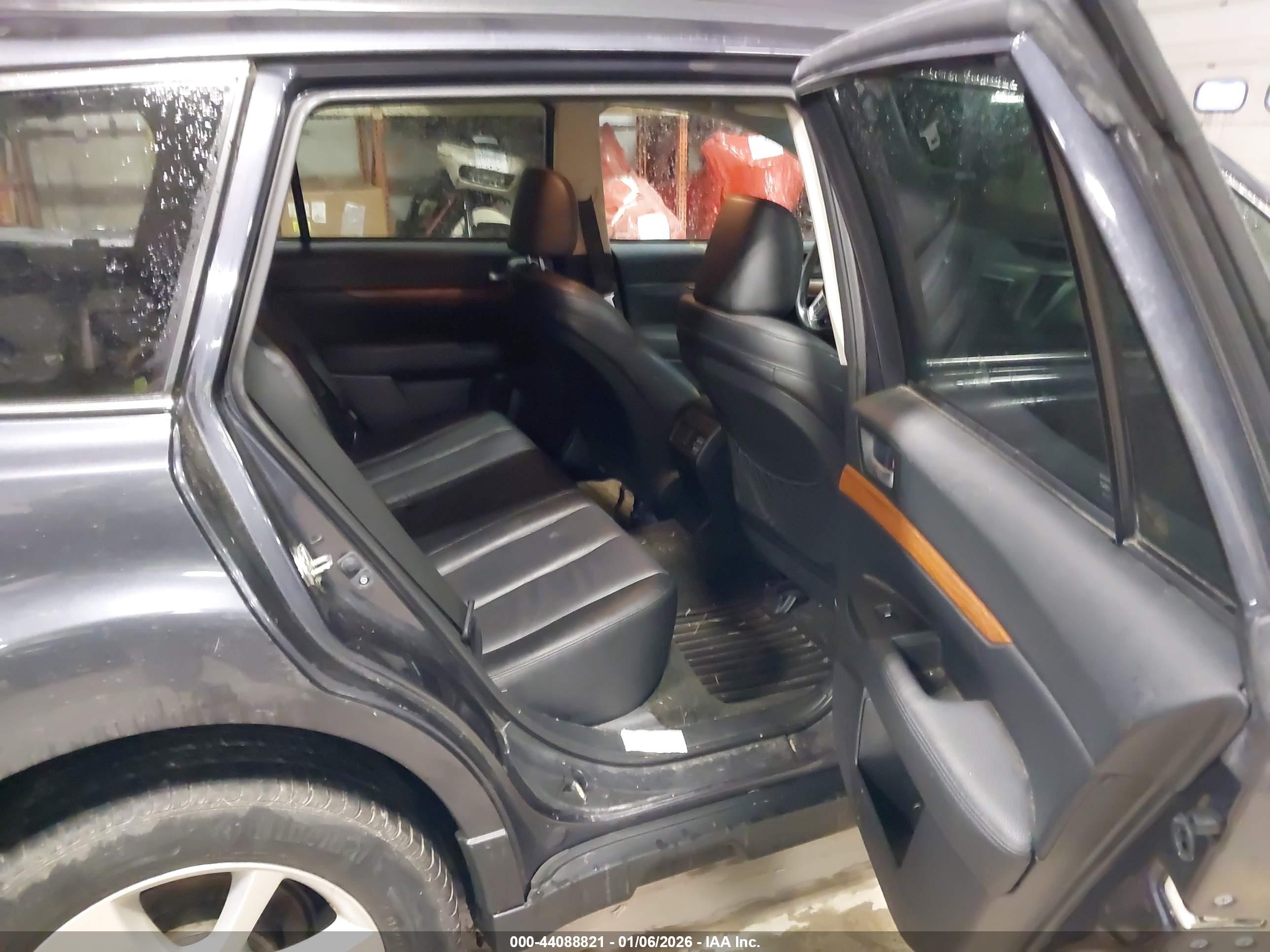 SUBARU OUTBACK image 8