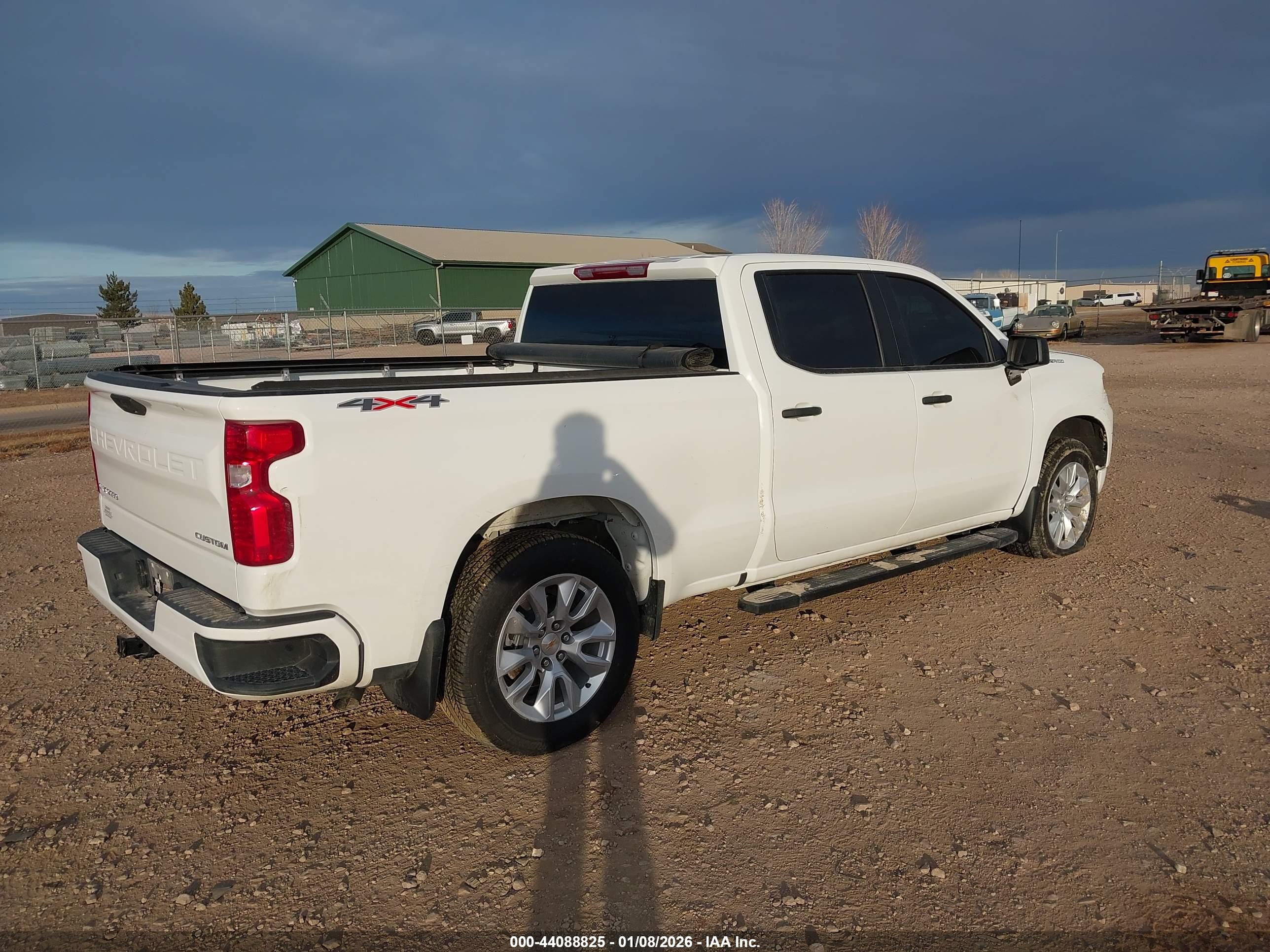 CHEVROLET SILVERADO image 4