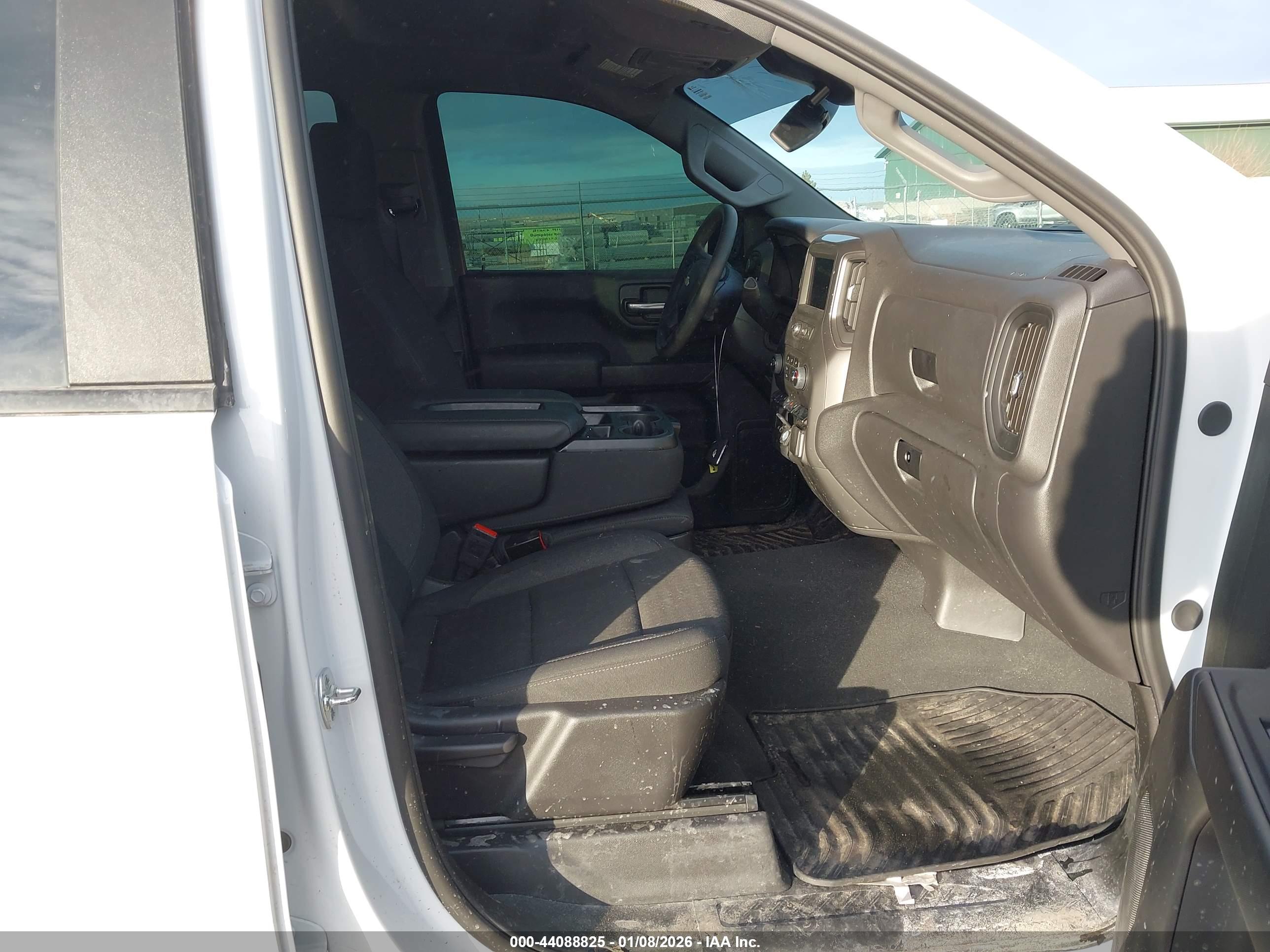 CHEVROLET SILVERADO image 5