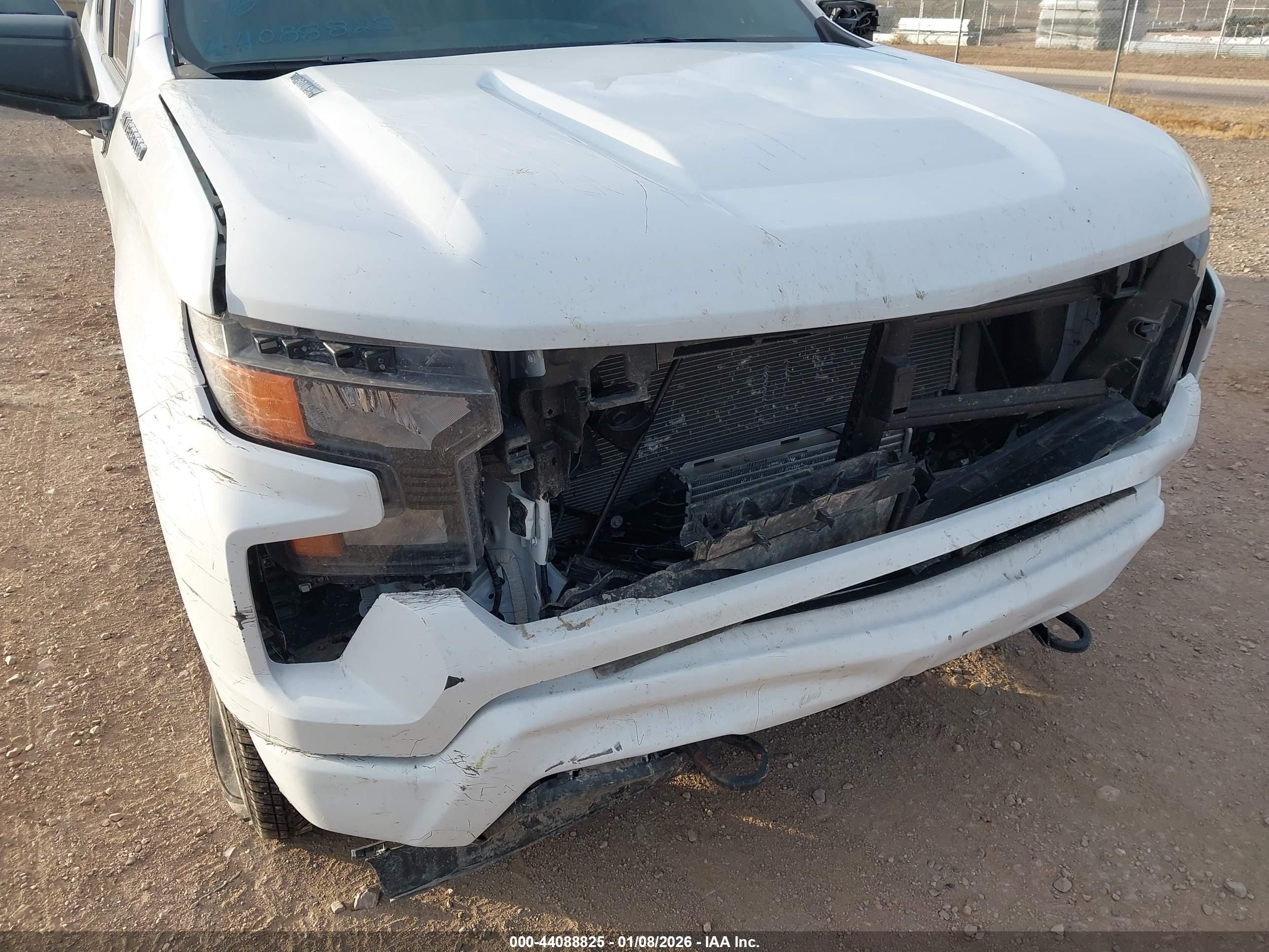 CHEVROLET SILVERADO image 6