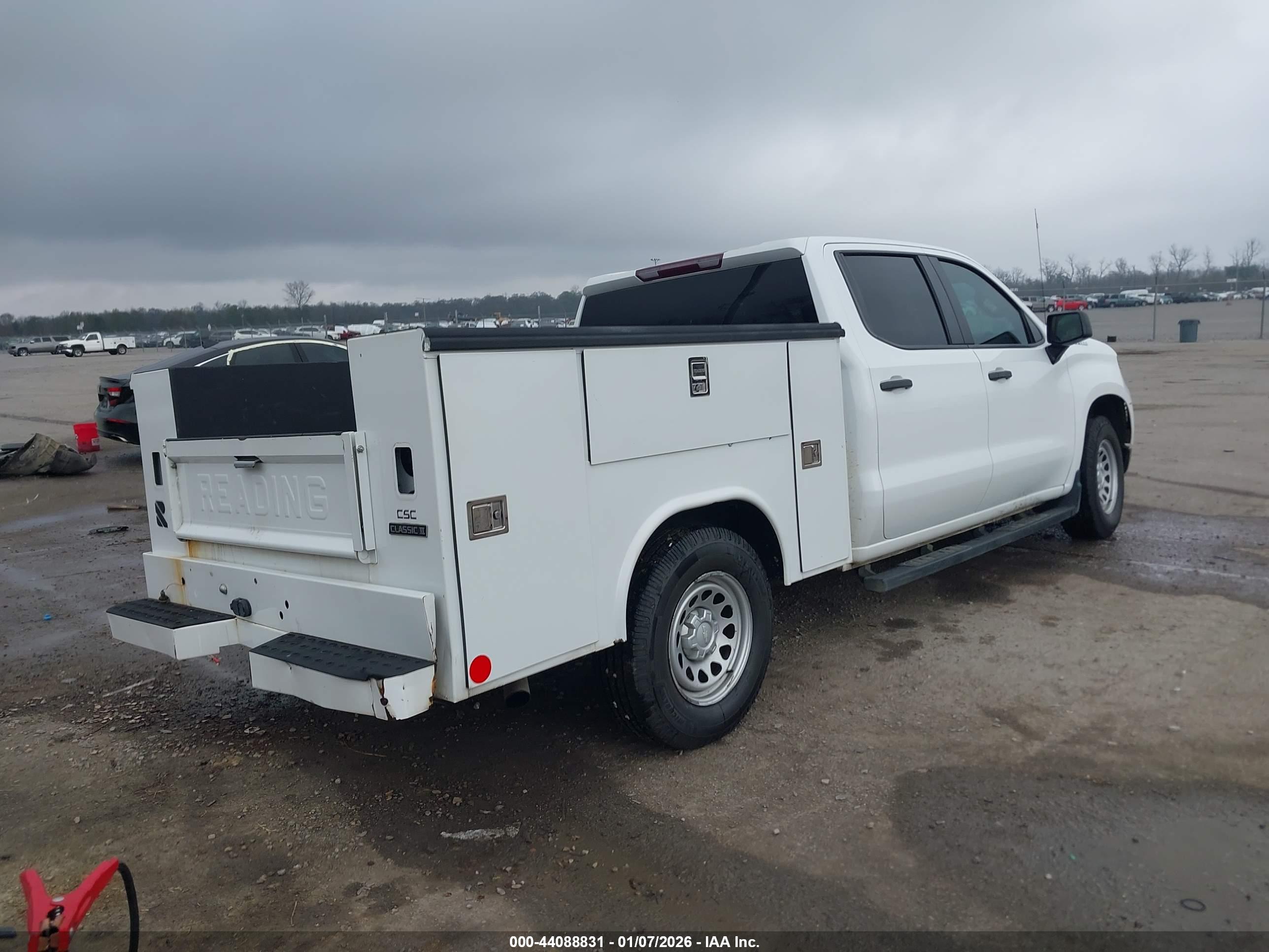 CHEVROLET SILVERADO image 4