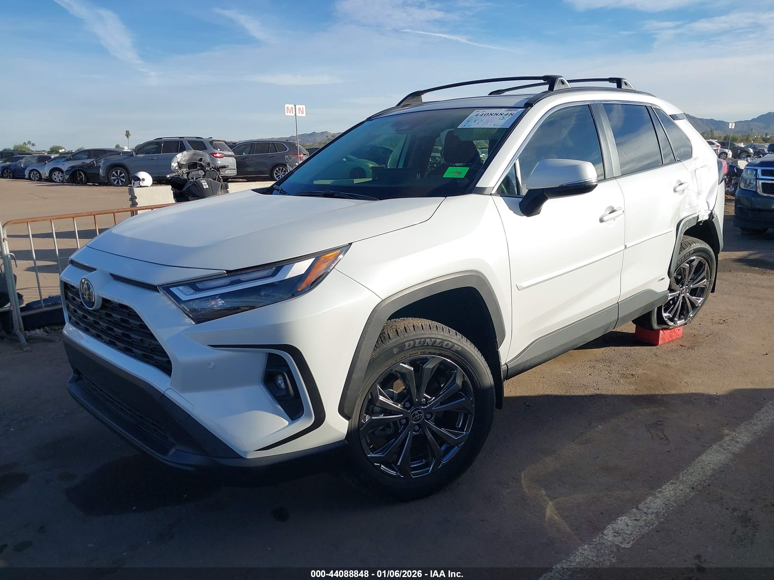 TOYOTA RAV4 image 2