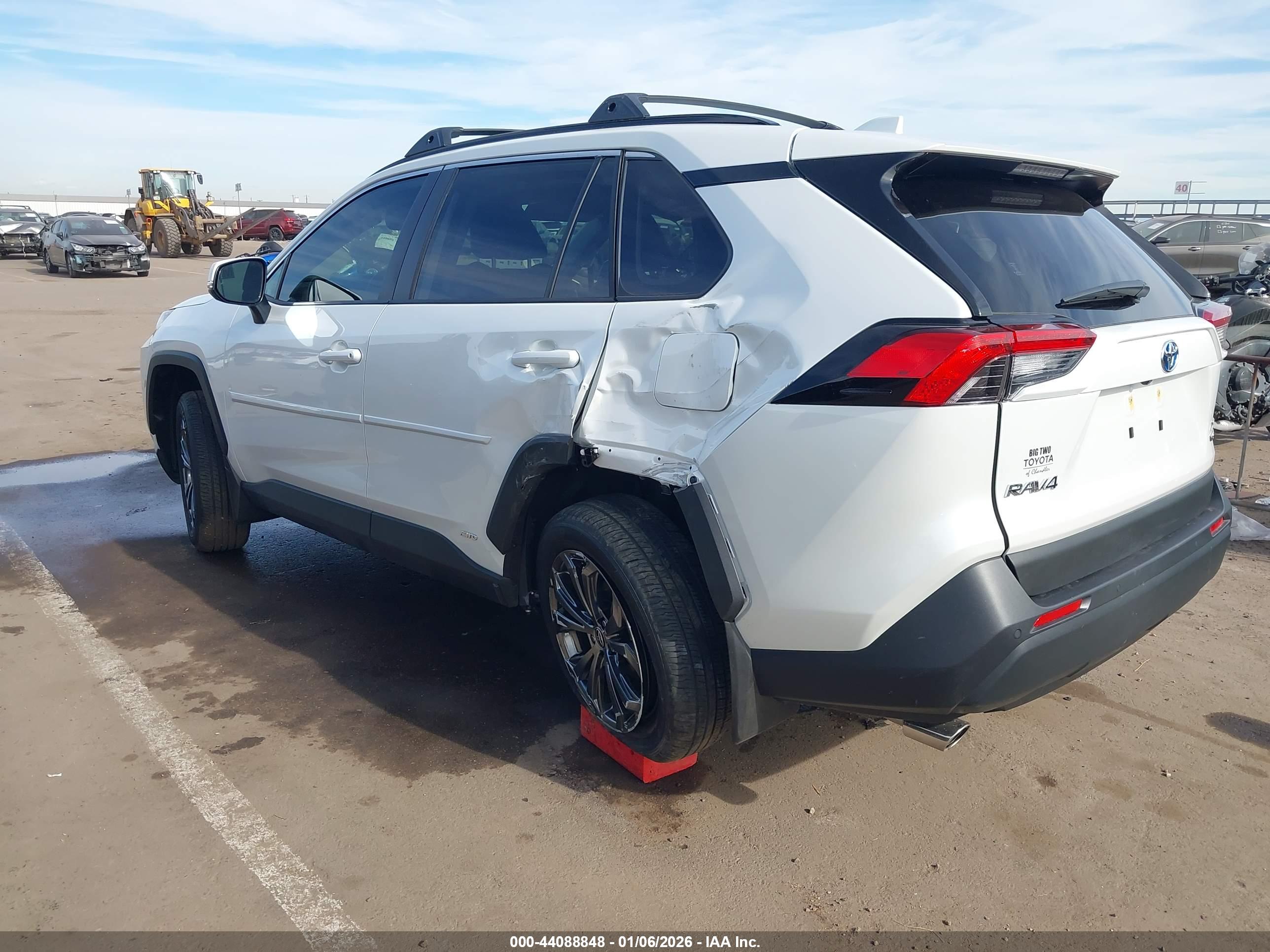 TOYOTA RAV4 image 3