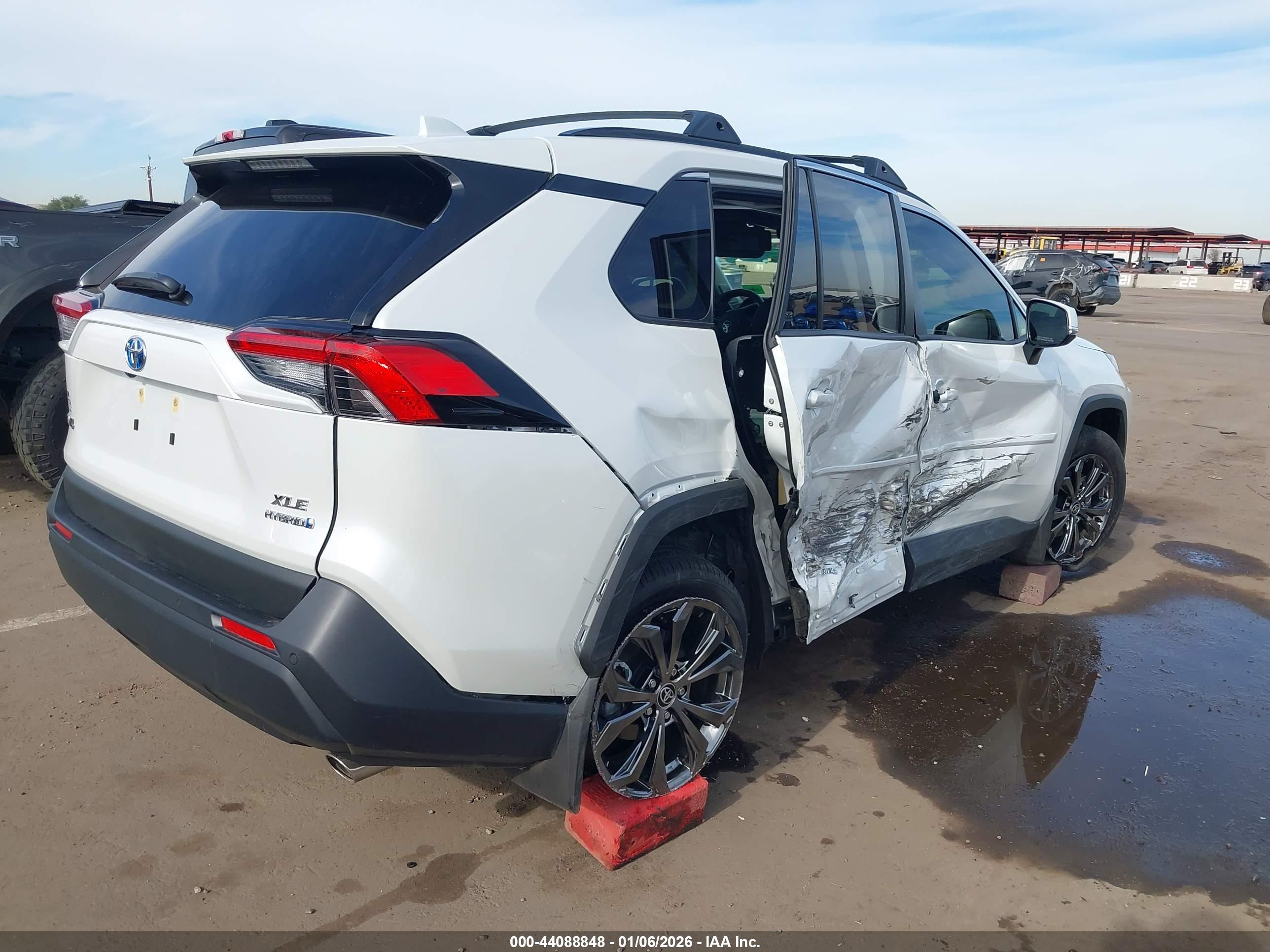 TOYOTA RAV4 image 4