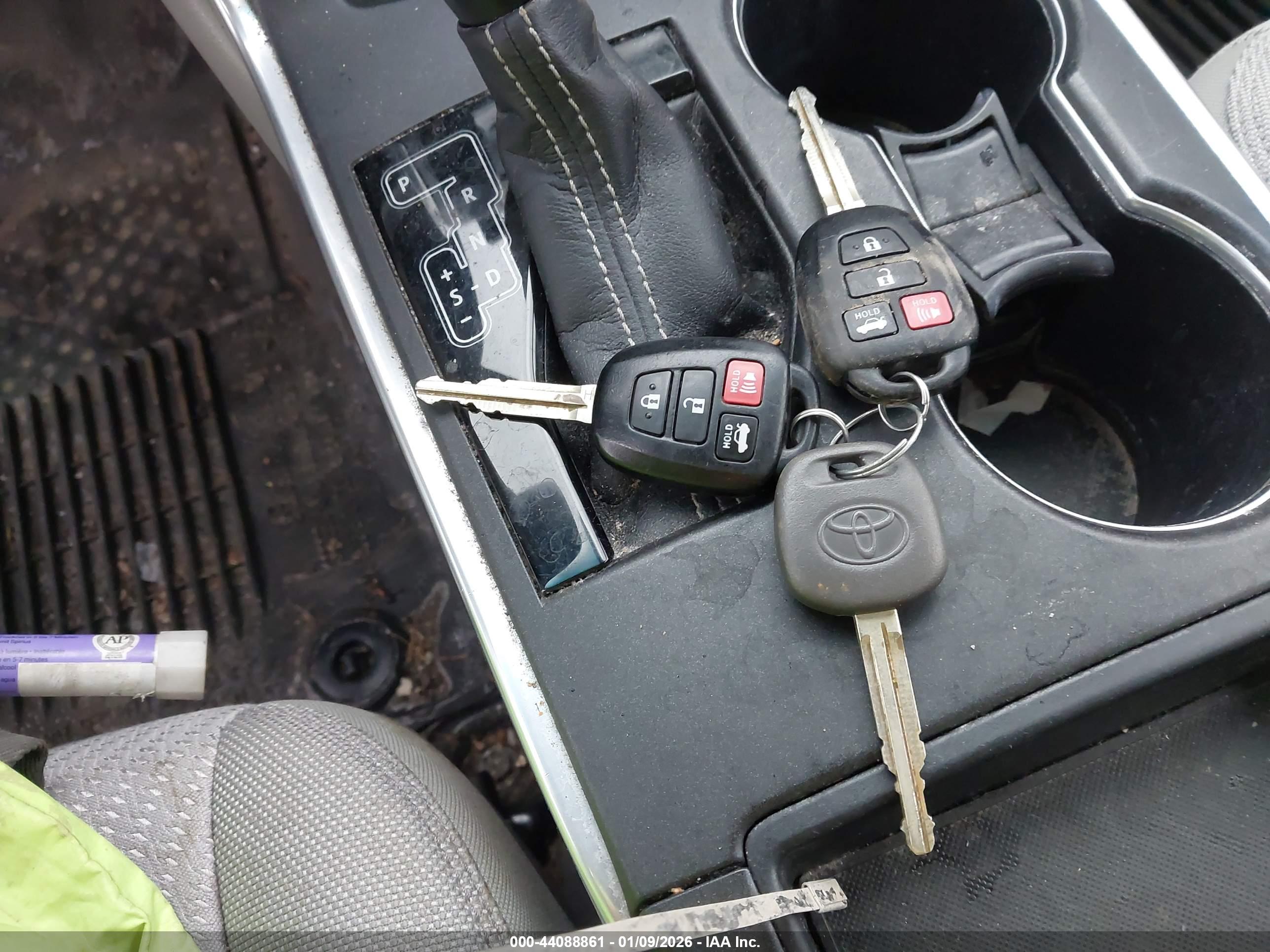 TOYOTA CAMRY image 11