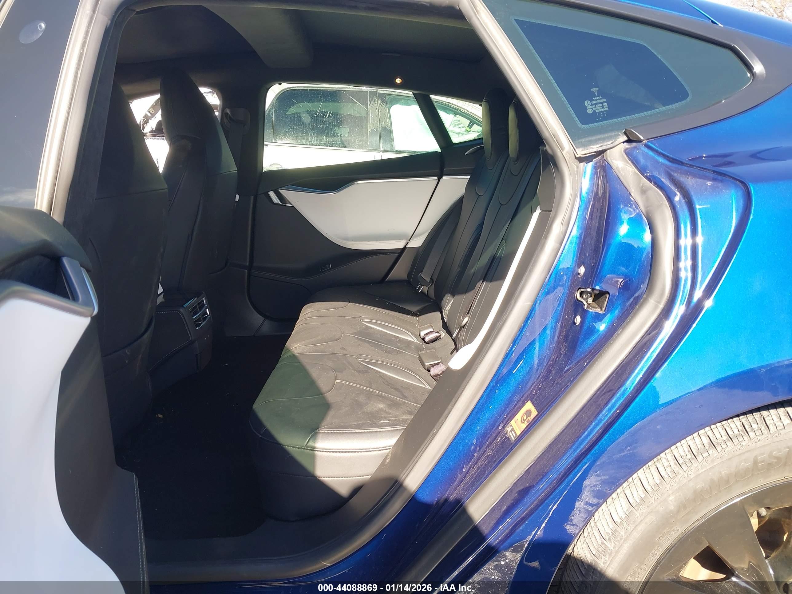 TESLA MODEL image 8