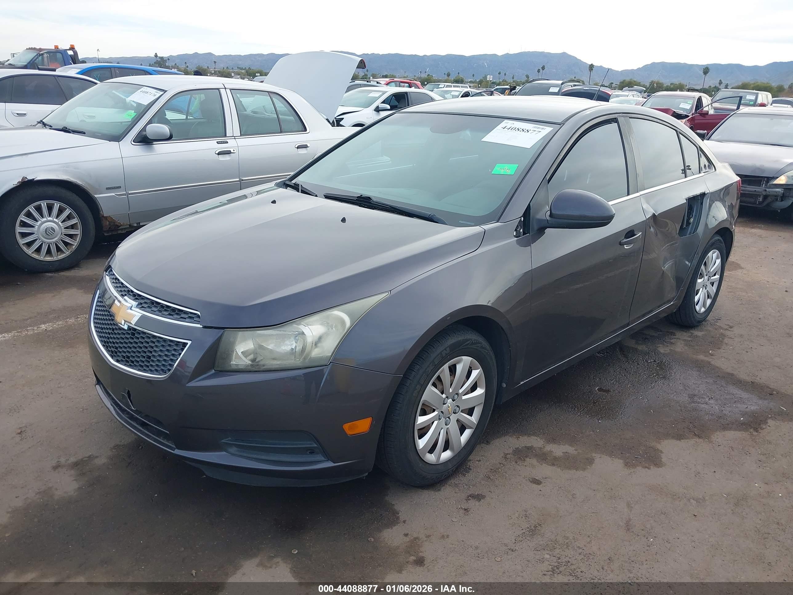 CHEVROLET CRUZE image 2