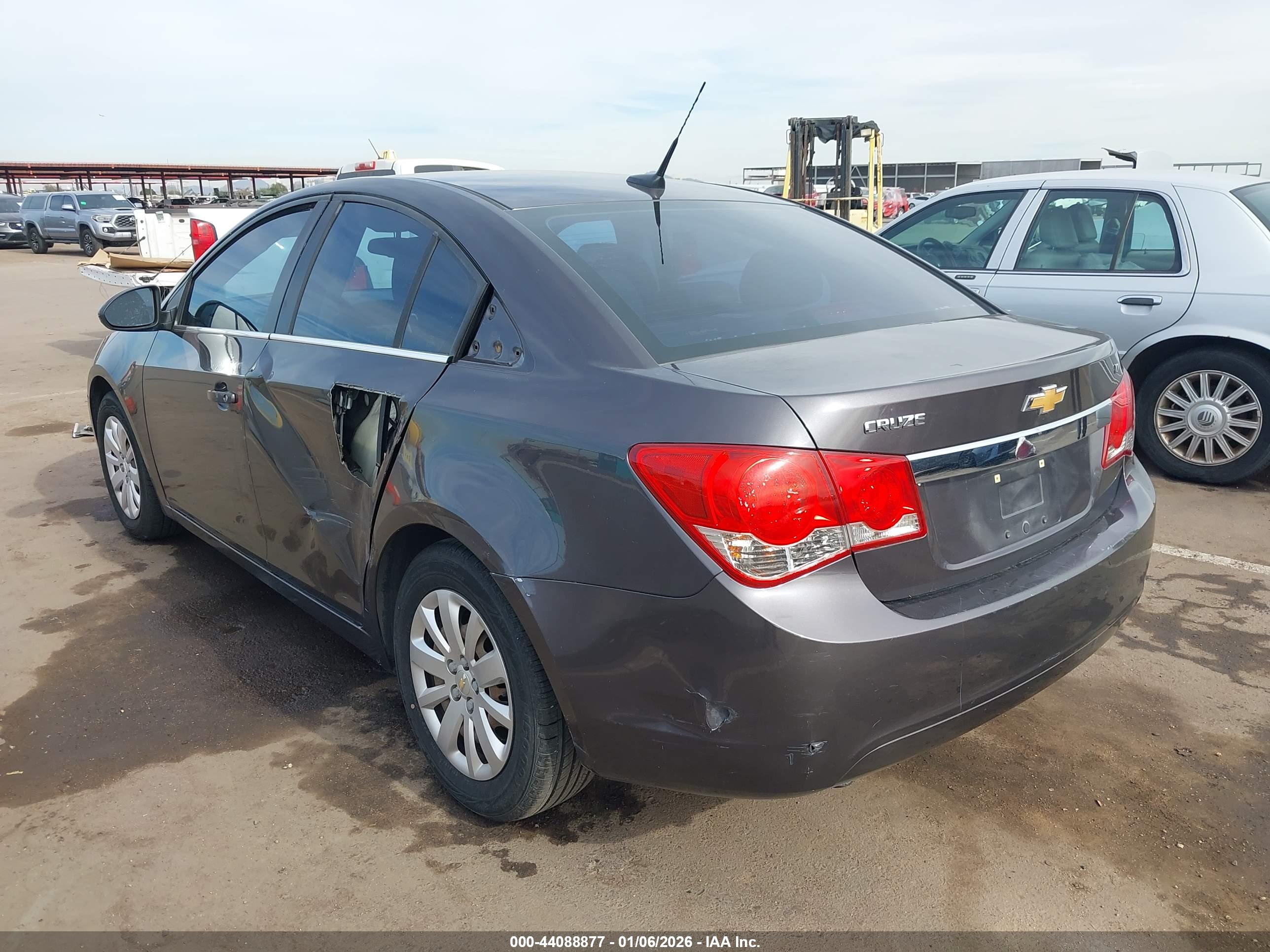 CHEVROLET CRUZE image 3