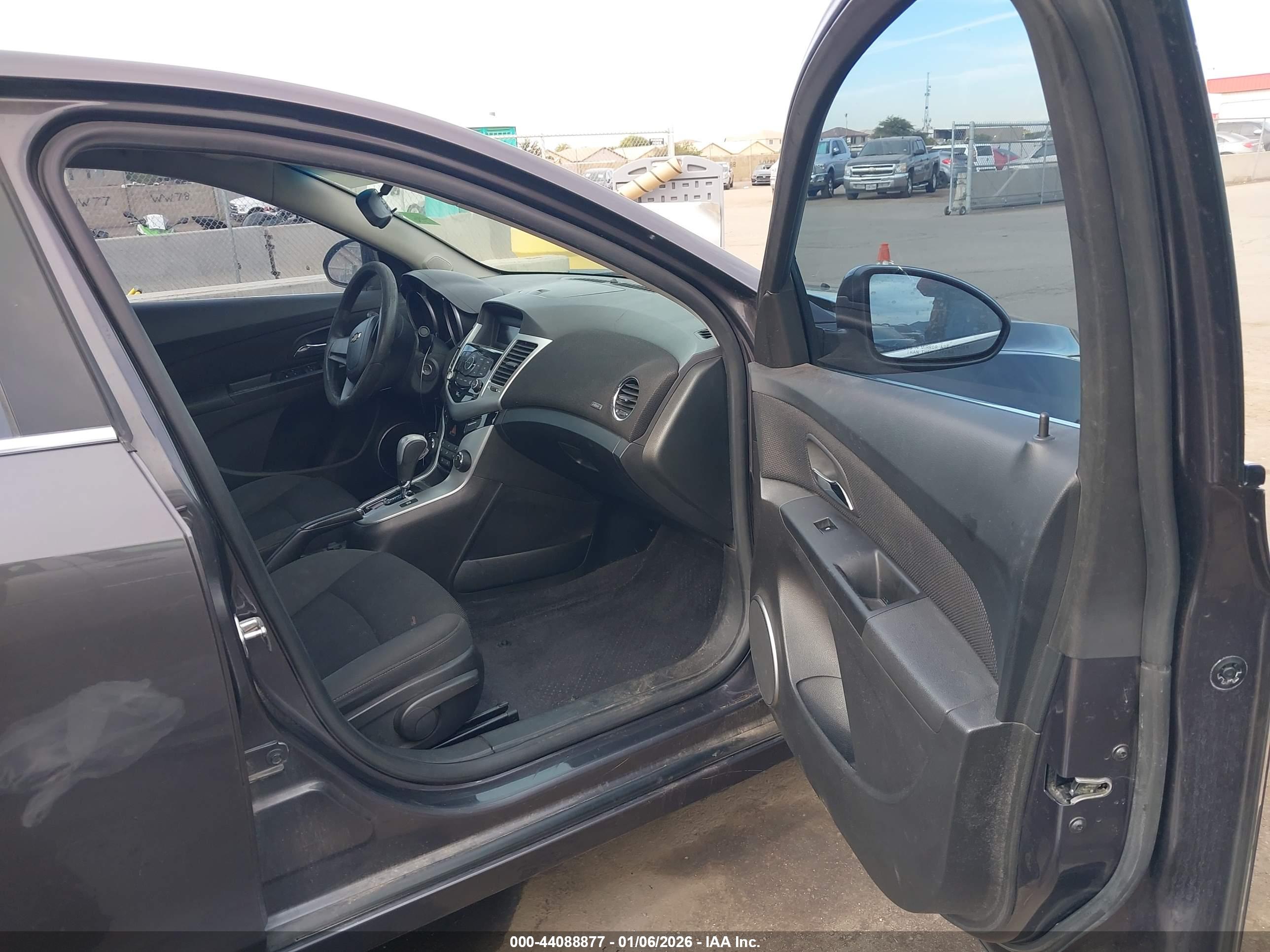 CHEVROLET CRUZE image 5