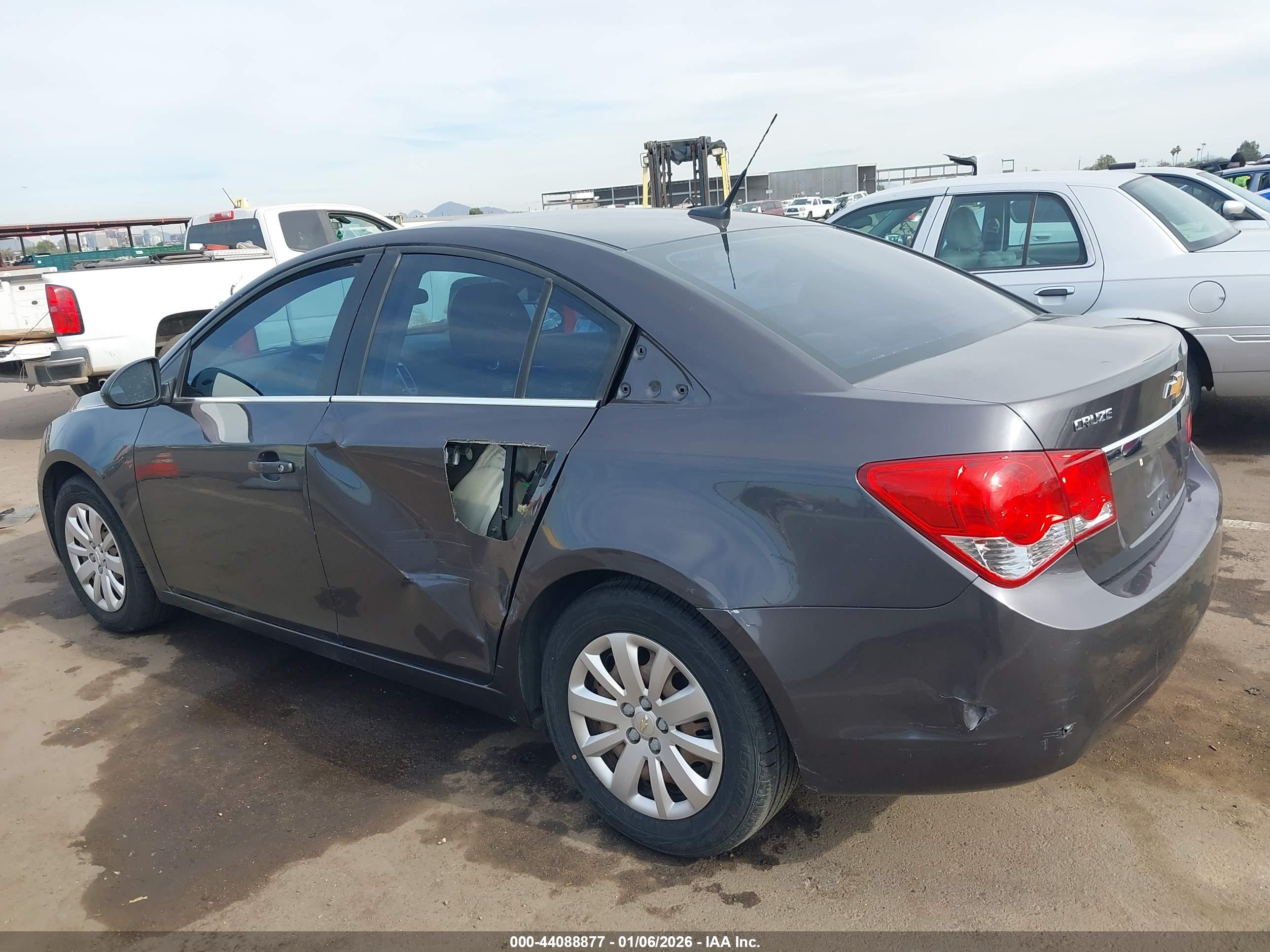 CHEVROLET CRUZE image 6