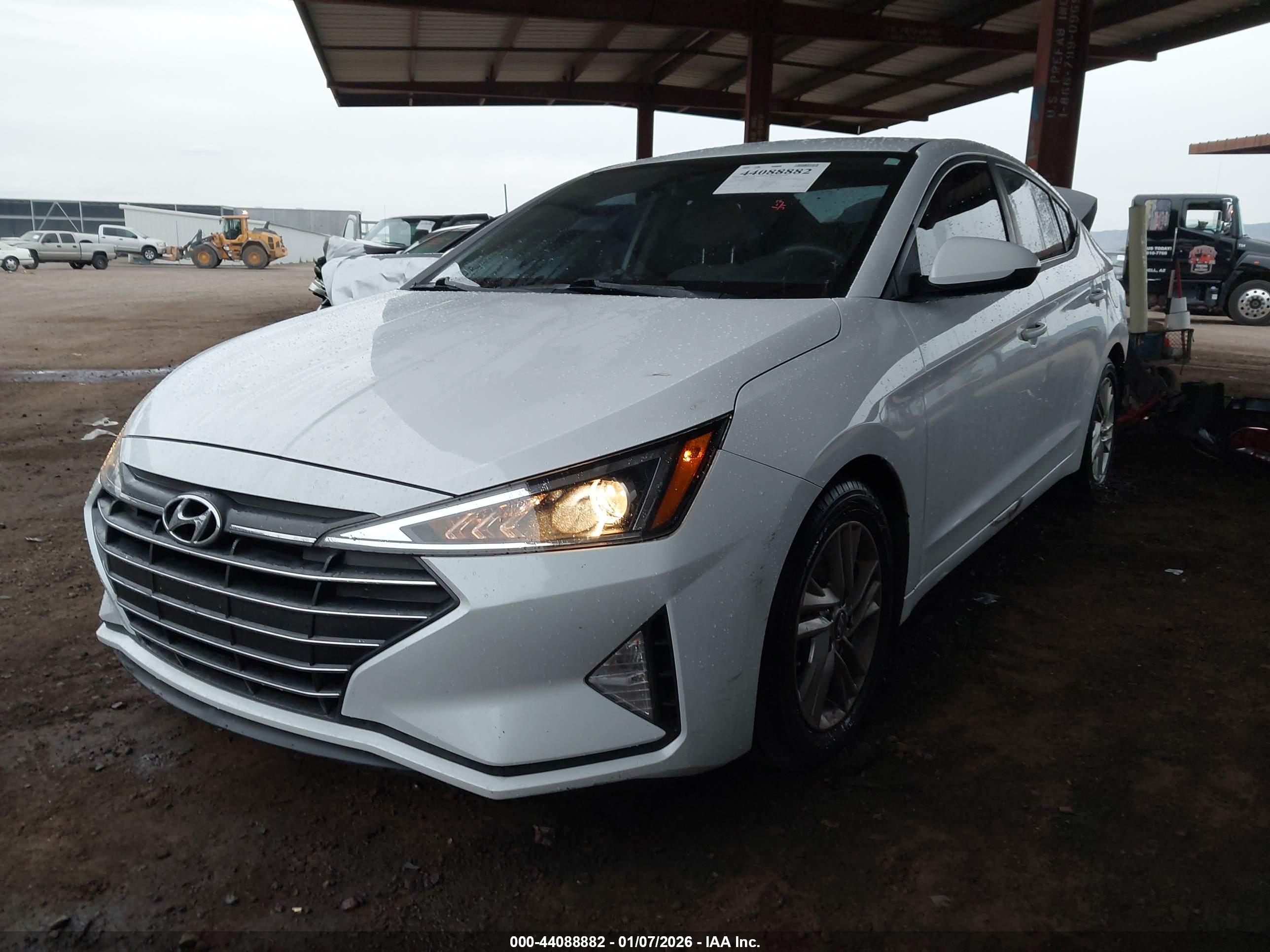 HYUNDAI ELANTRA image 2