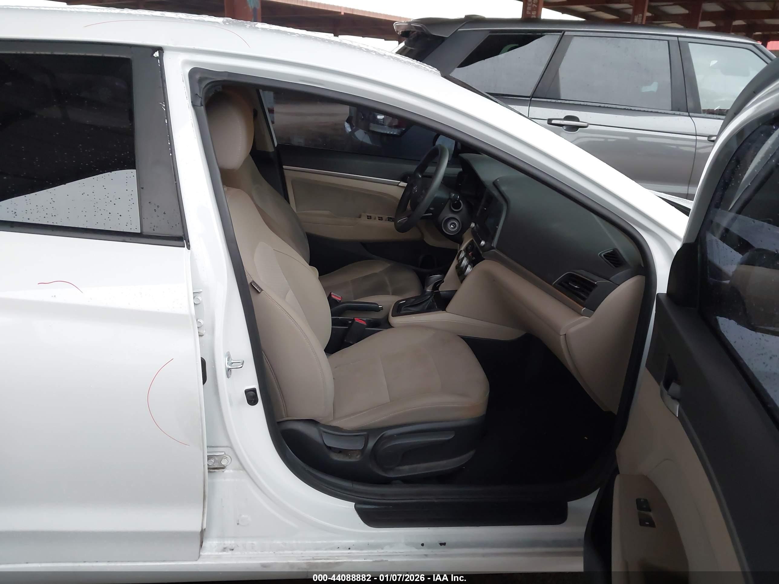 HYUNDAI ELANTRA image 5