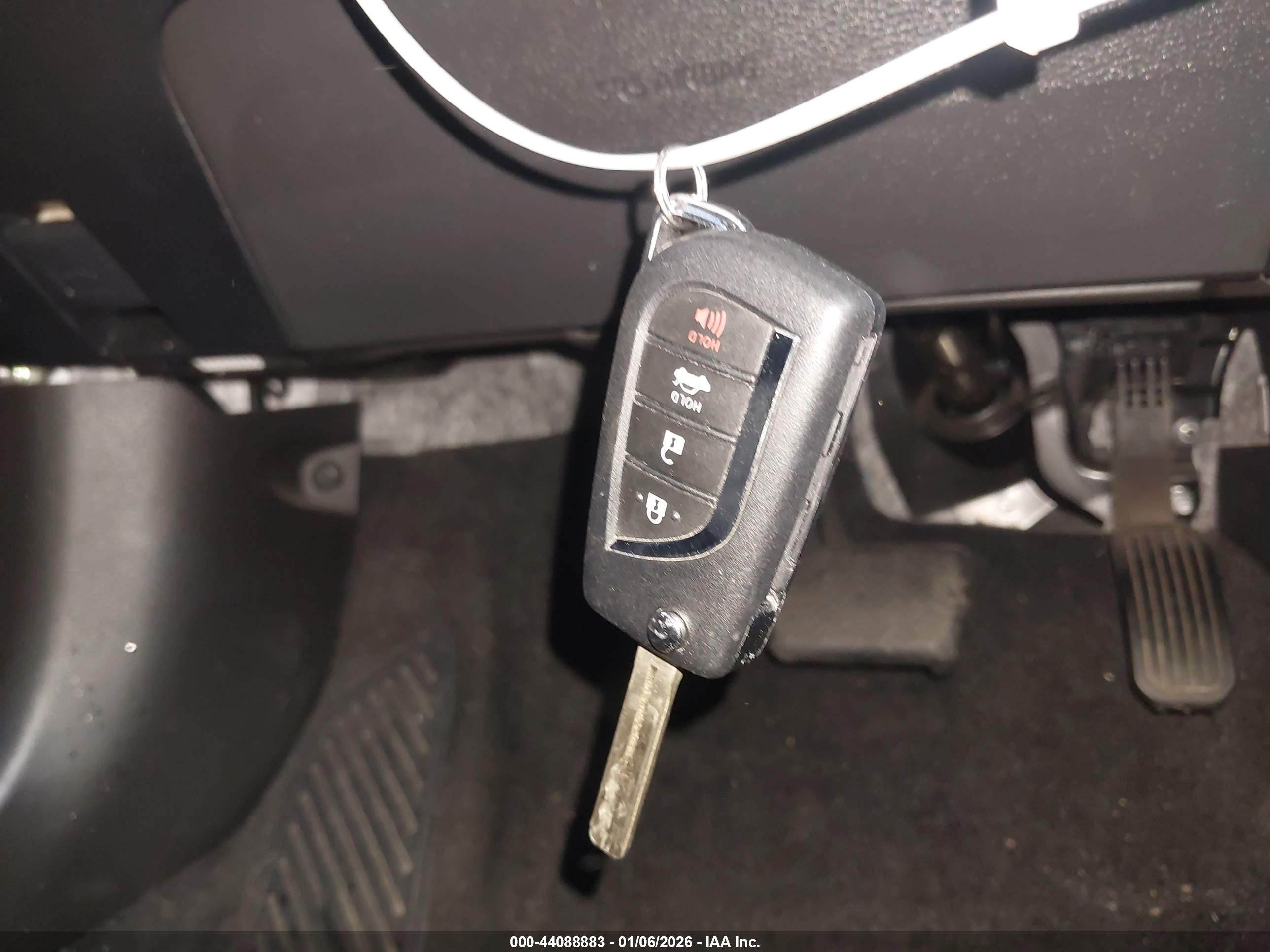 TOYOTA COROLLA image 11