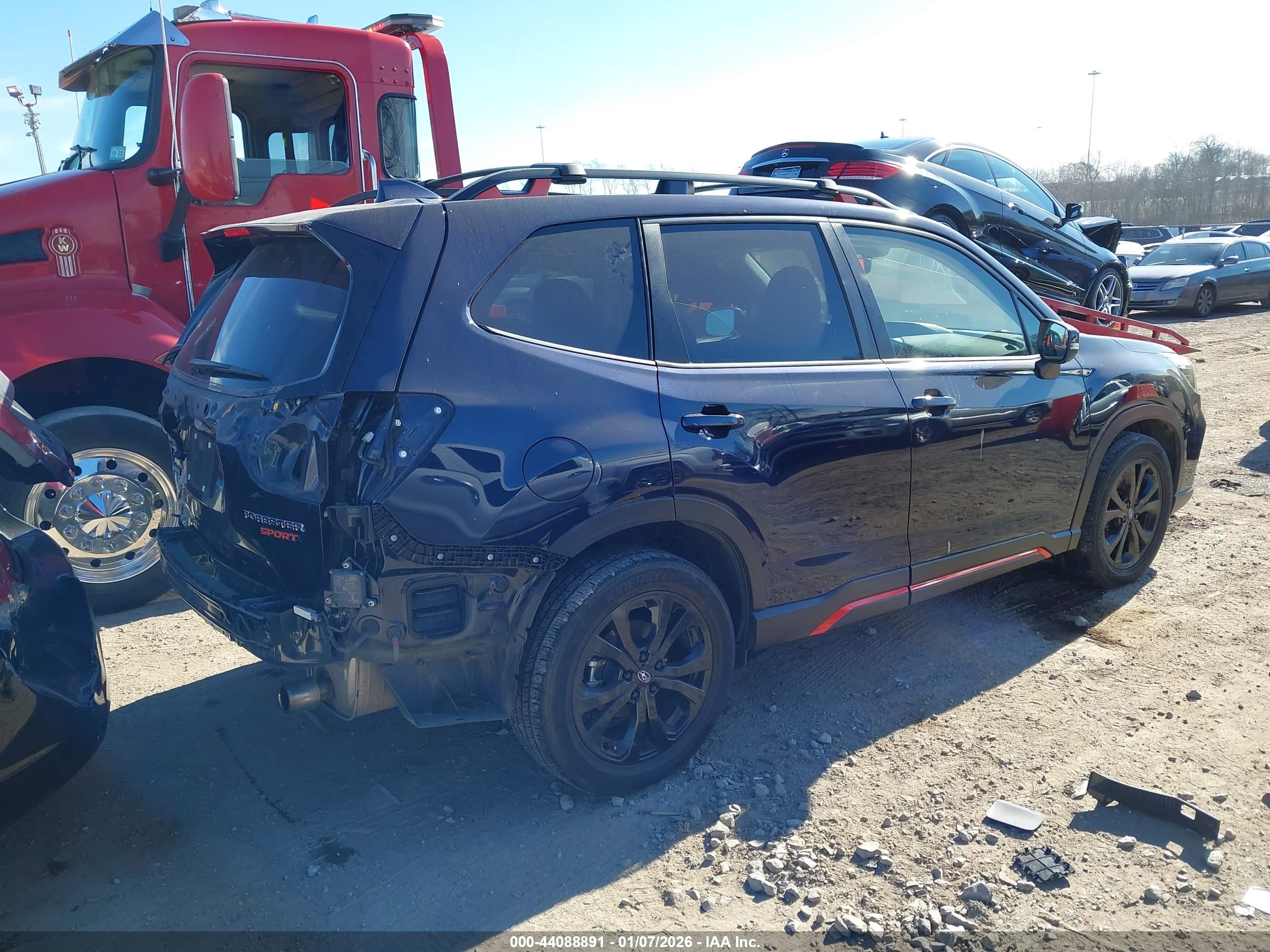 SUBARU FORESTER image 4