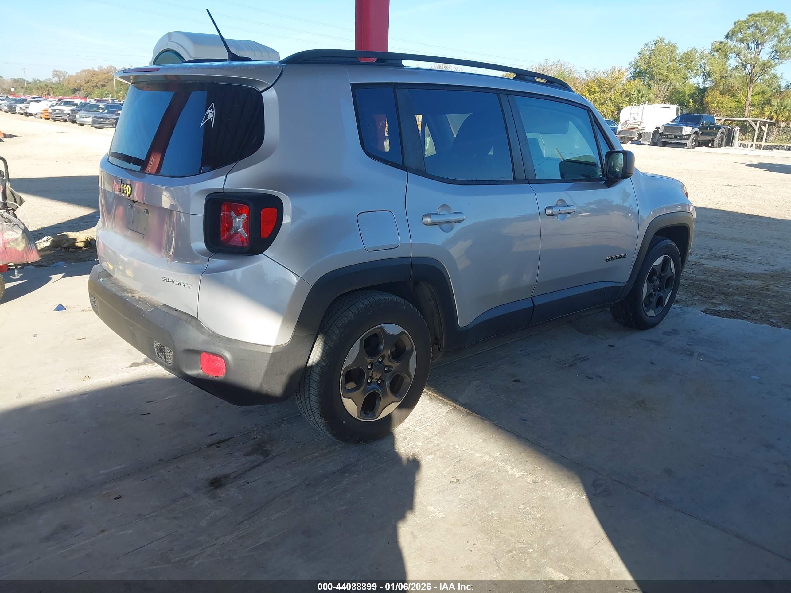 JEEP RENEGADE image 4