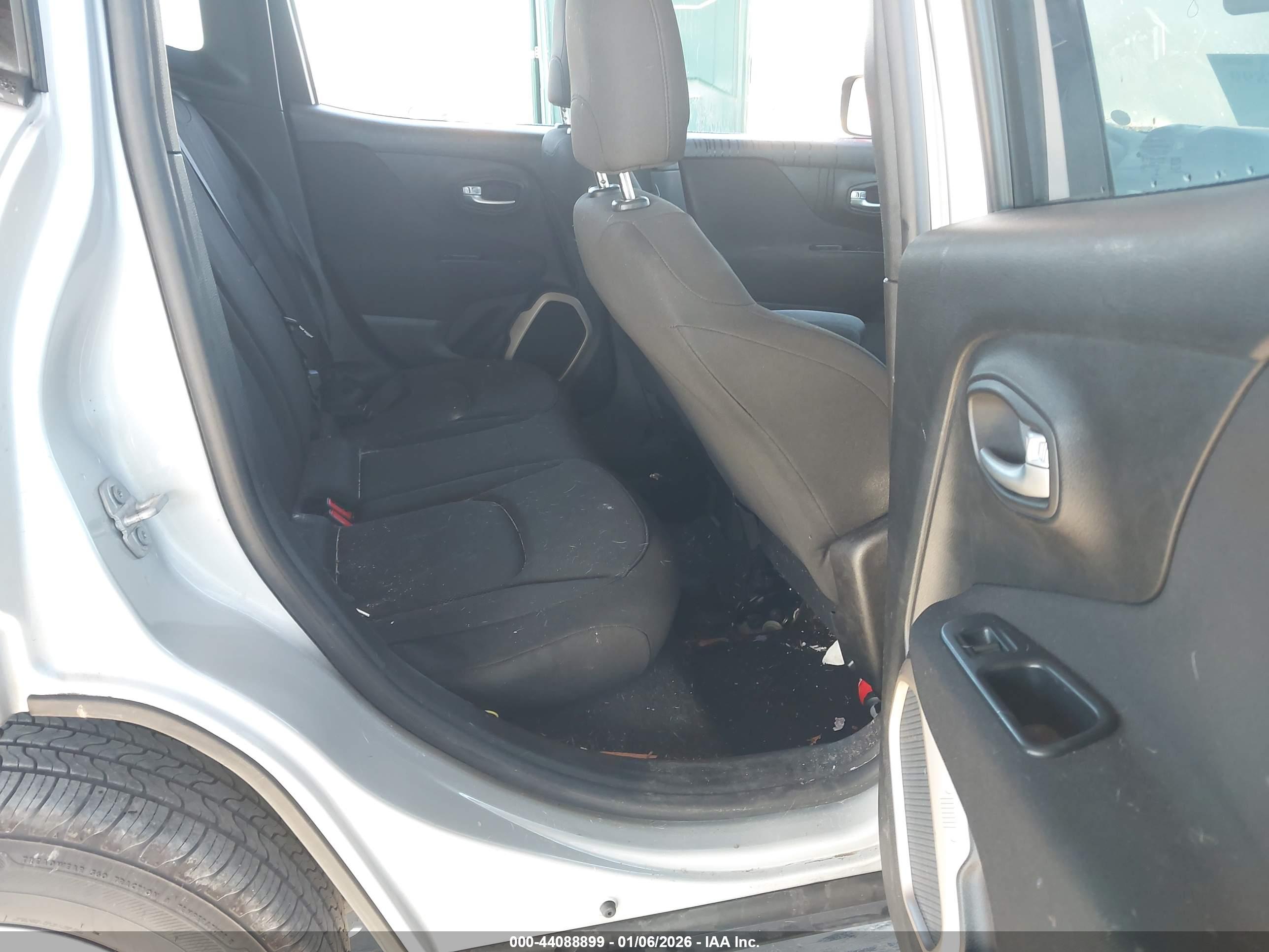 JEEP RENEGADE image 8