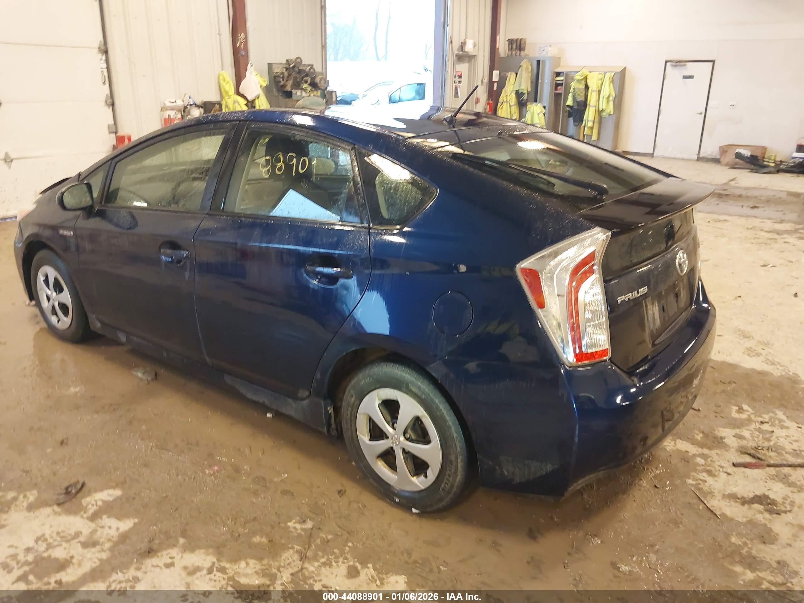 TOYOTA PRIUS image 3