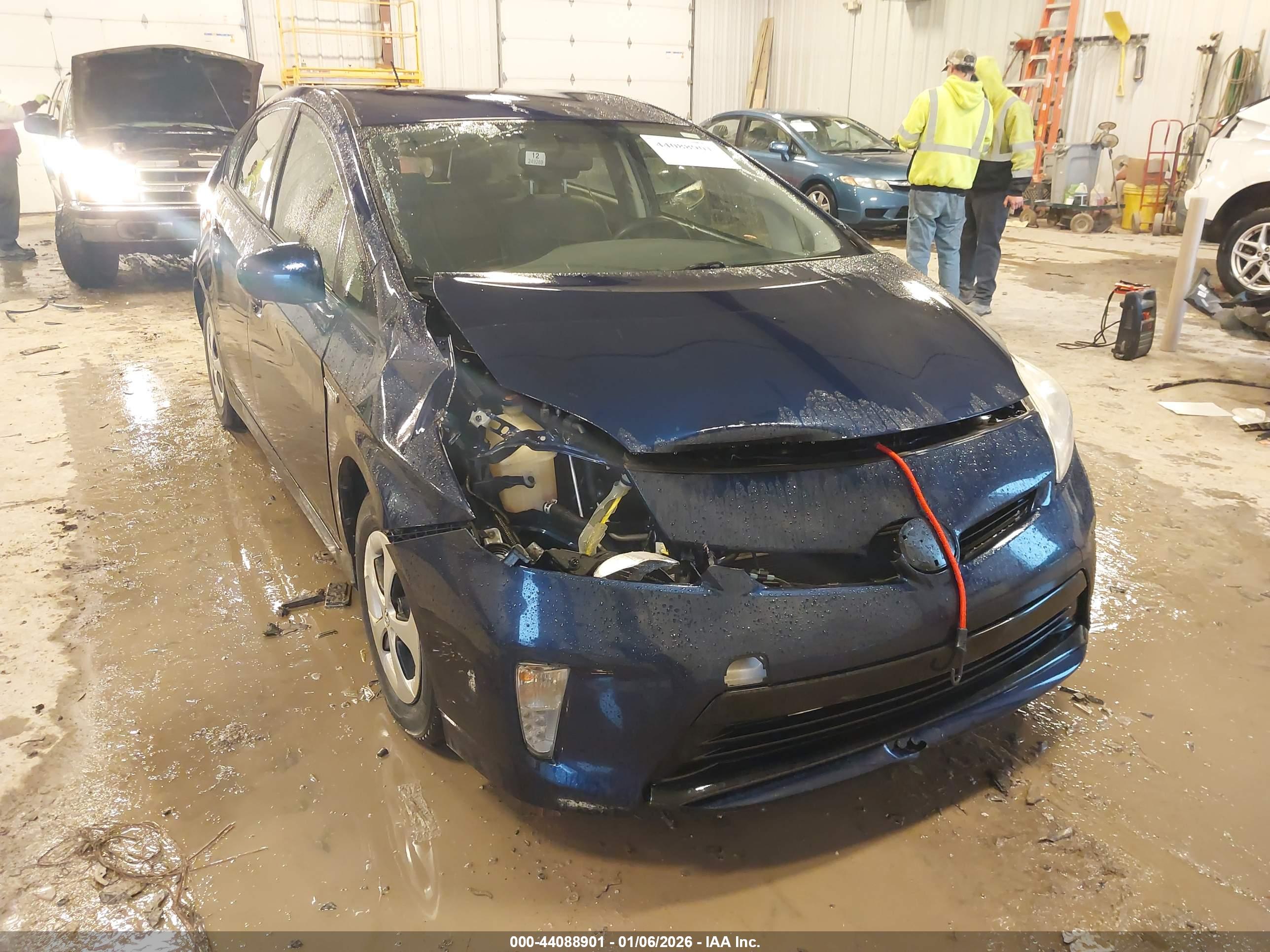TOYOTA PRIUS image 6