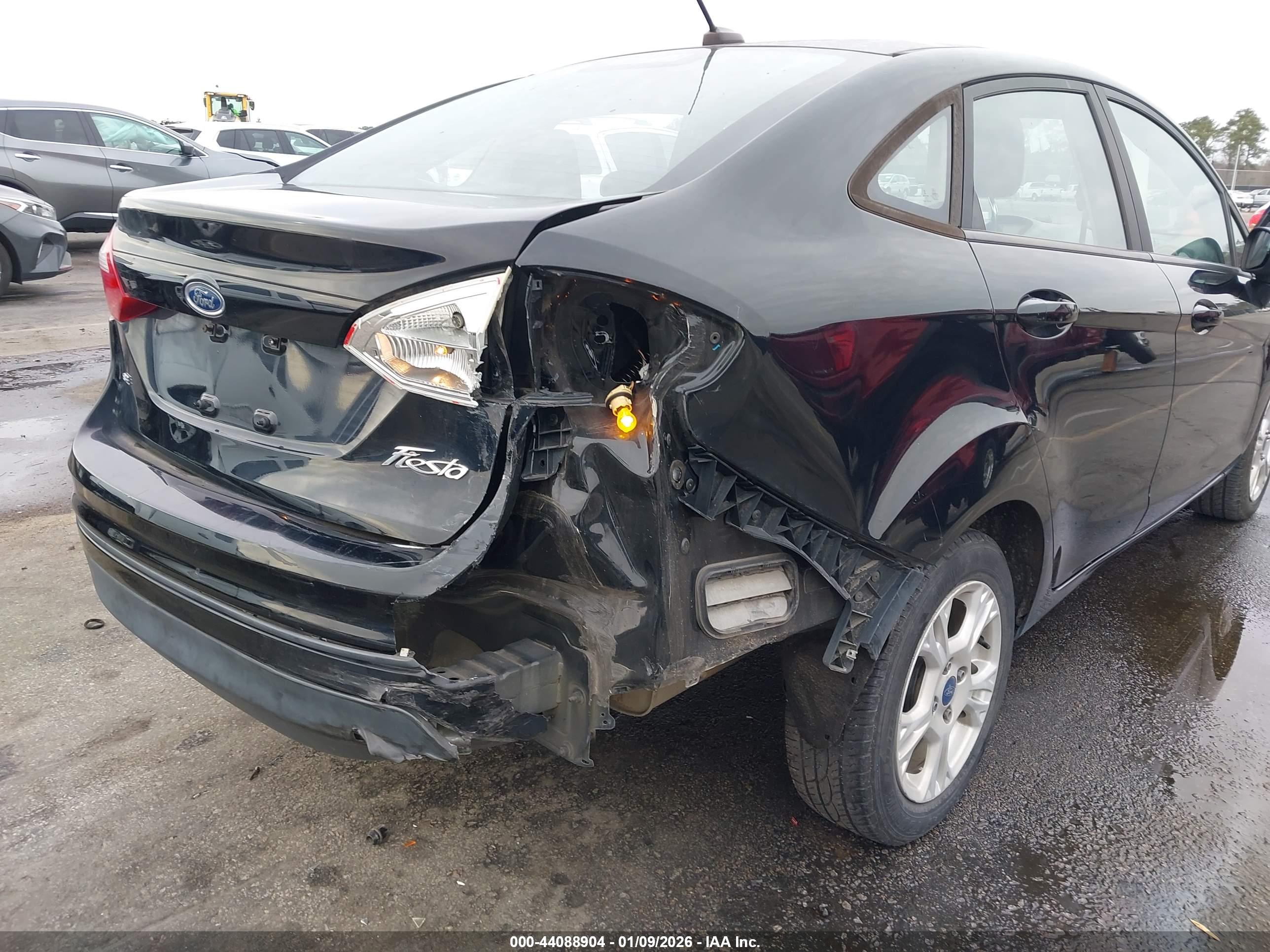 FORD FIESTA image 6