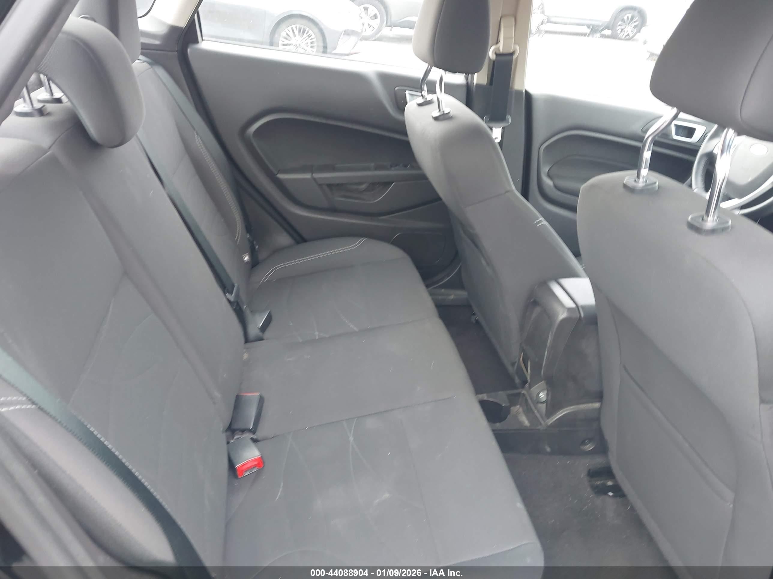 FORD FIESTA image 8