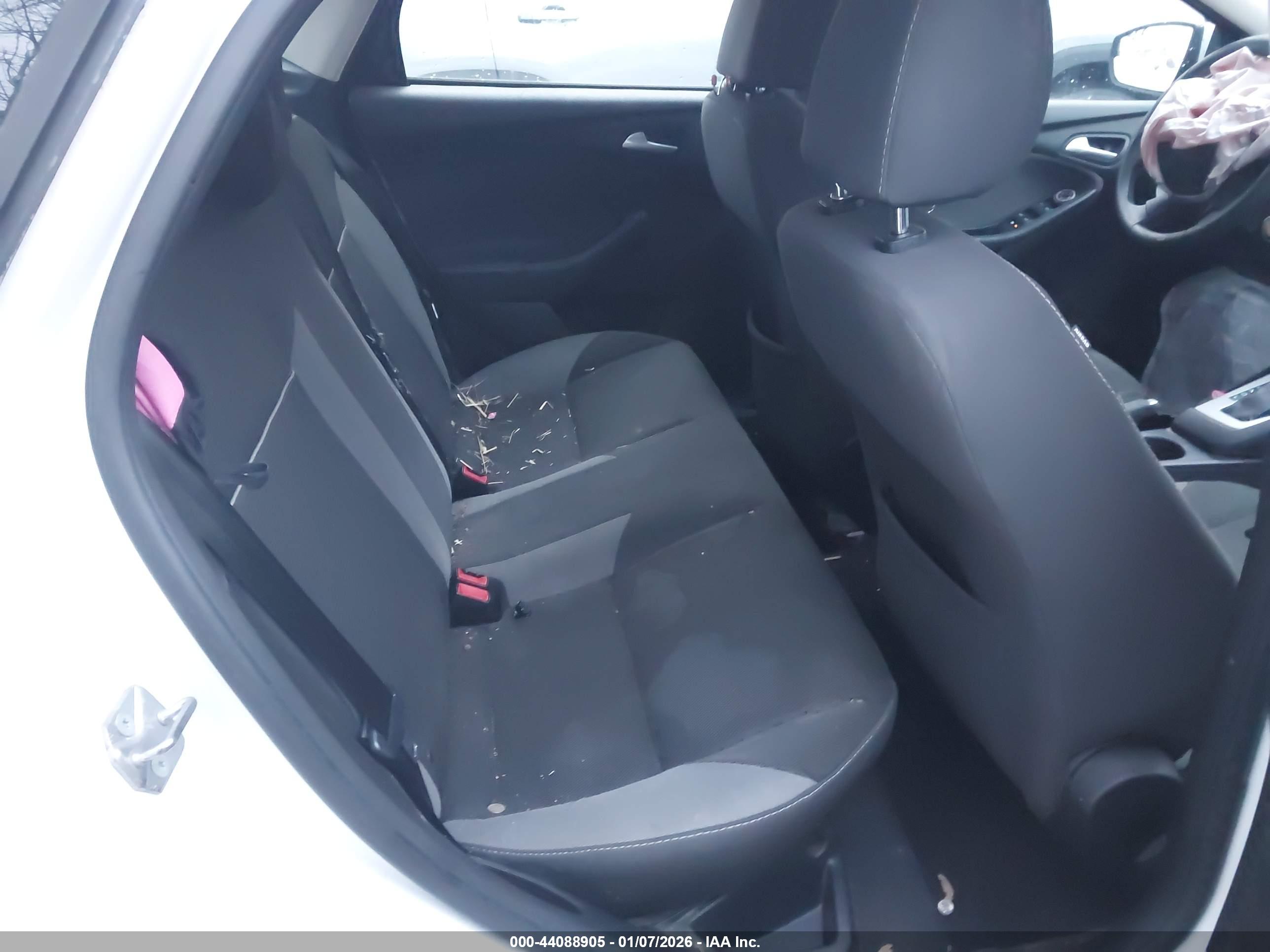 FORD FOCUS image 8