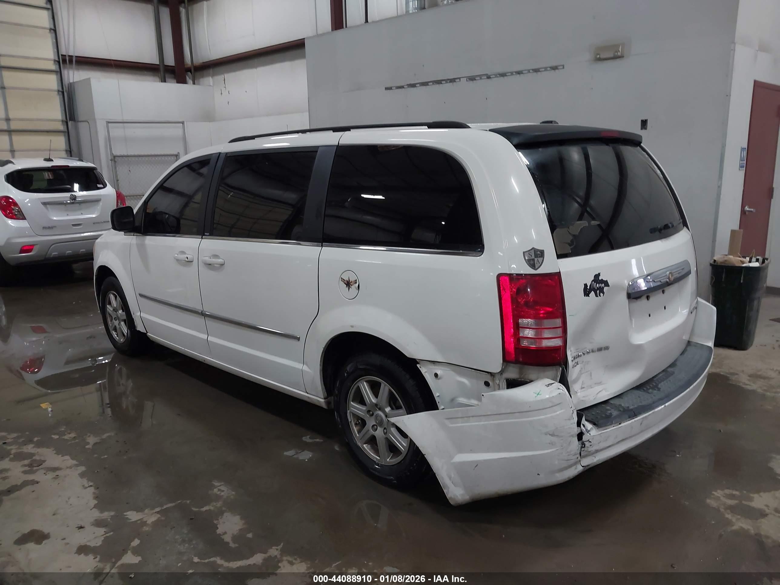 CHRYSLER TOWN image 3