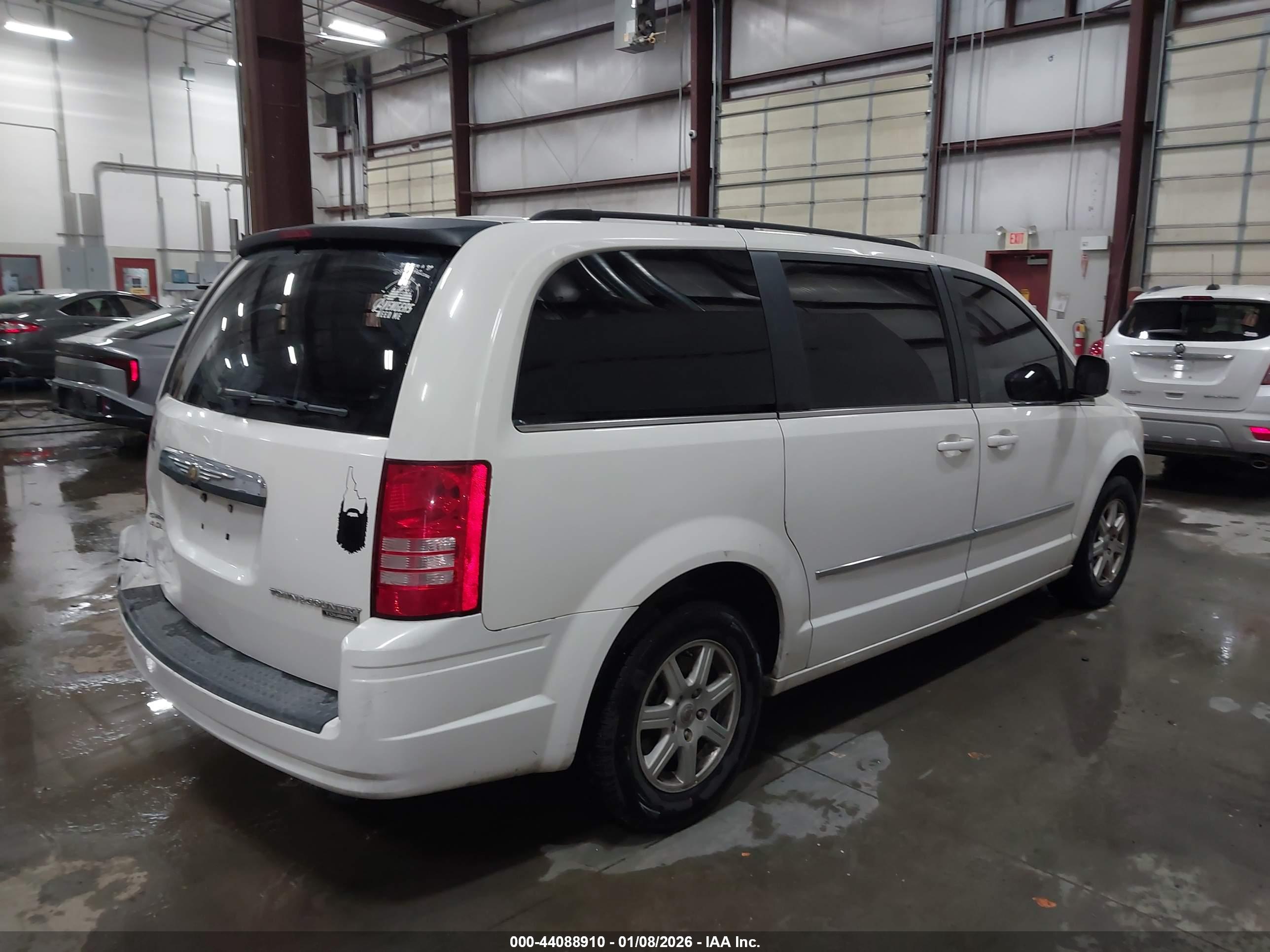 CHRYSLER TOWN image 4