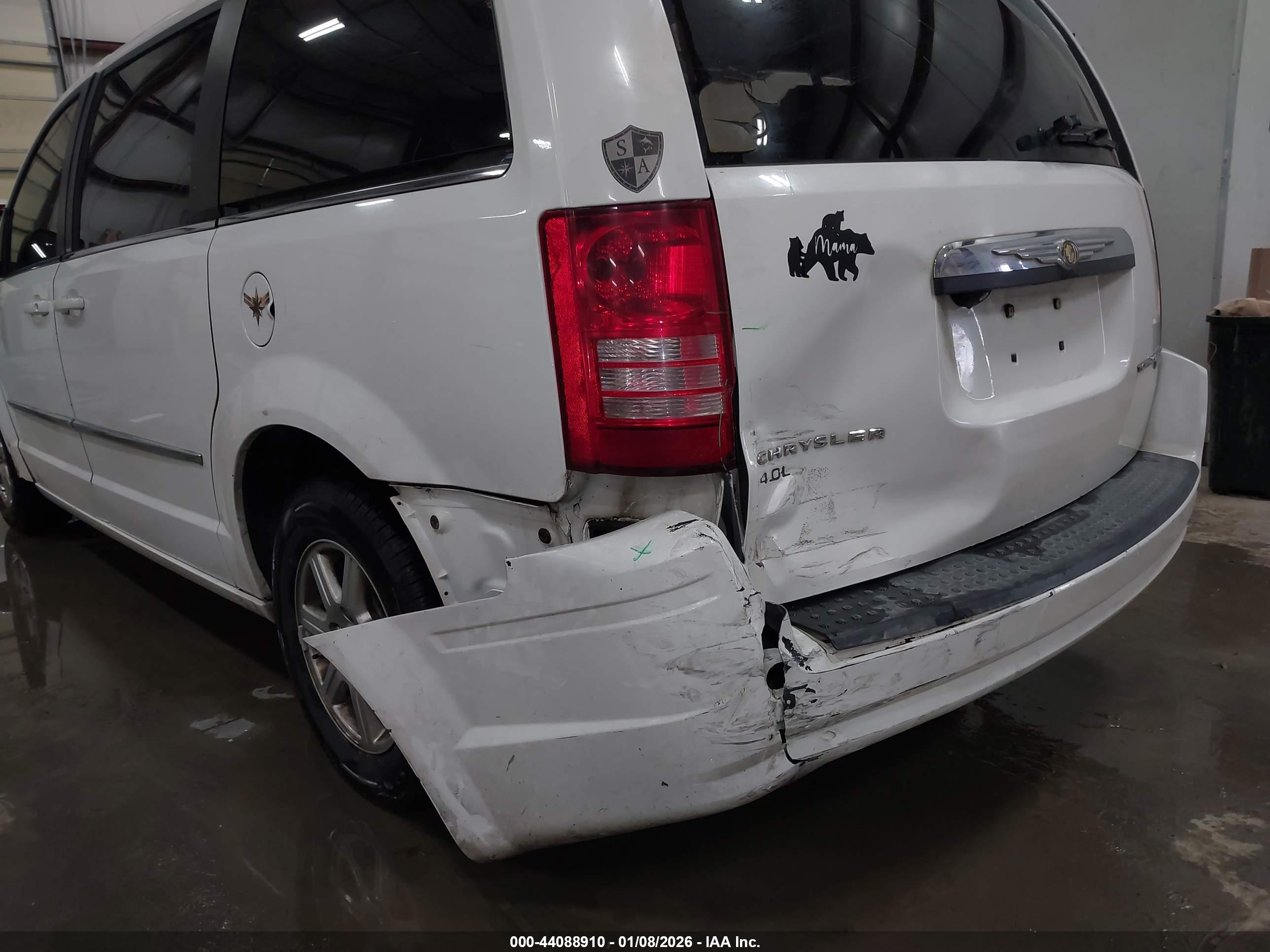 CHRYSLER TOWN image 6