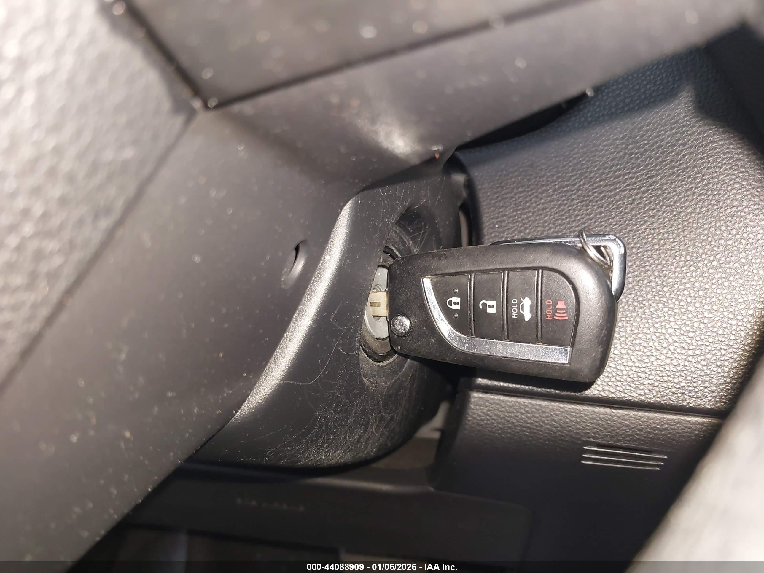 TOYOTA COROLLA image 11