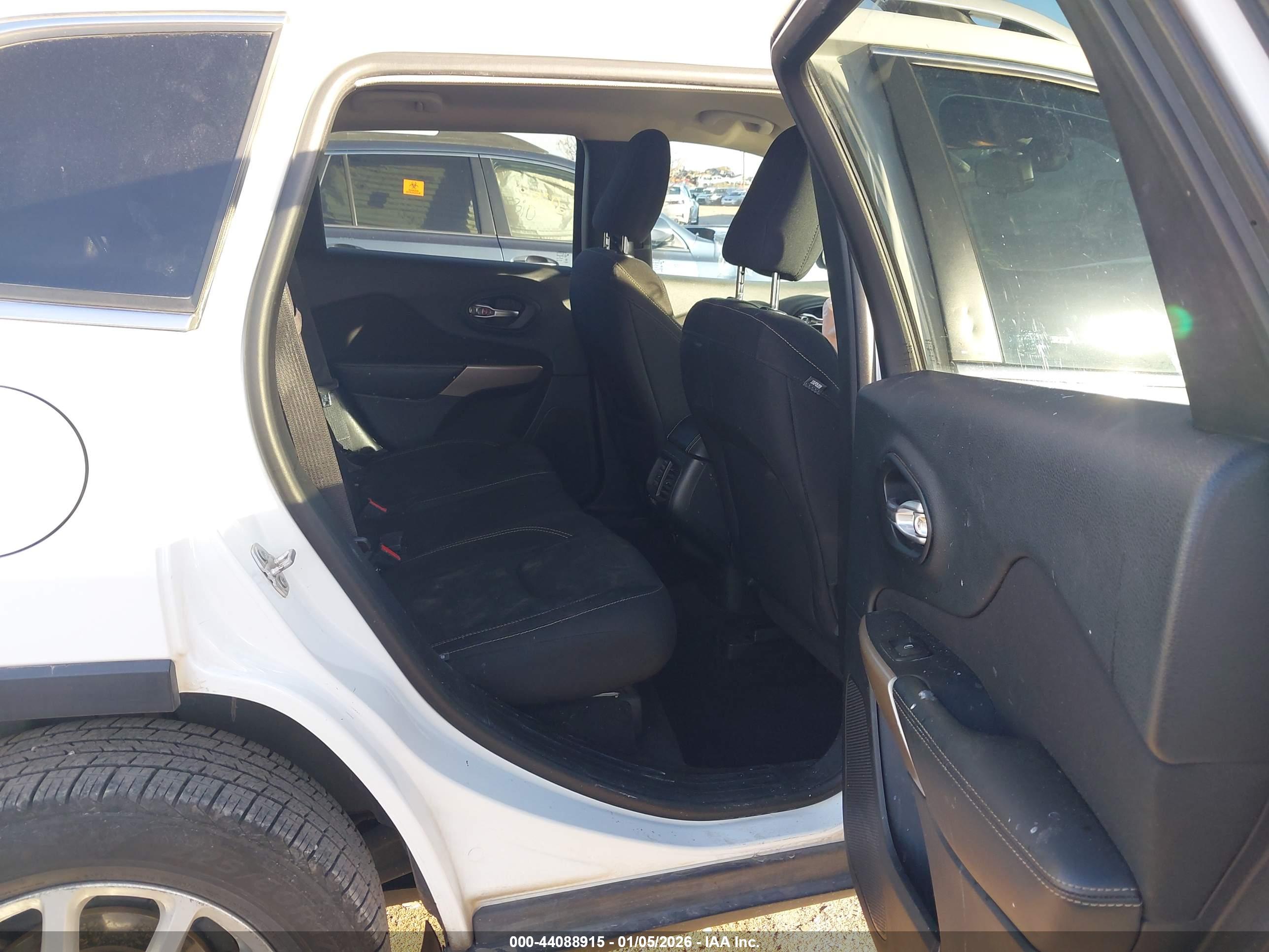 JEEP CHEROKEE image 8