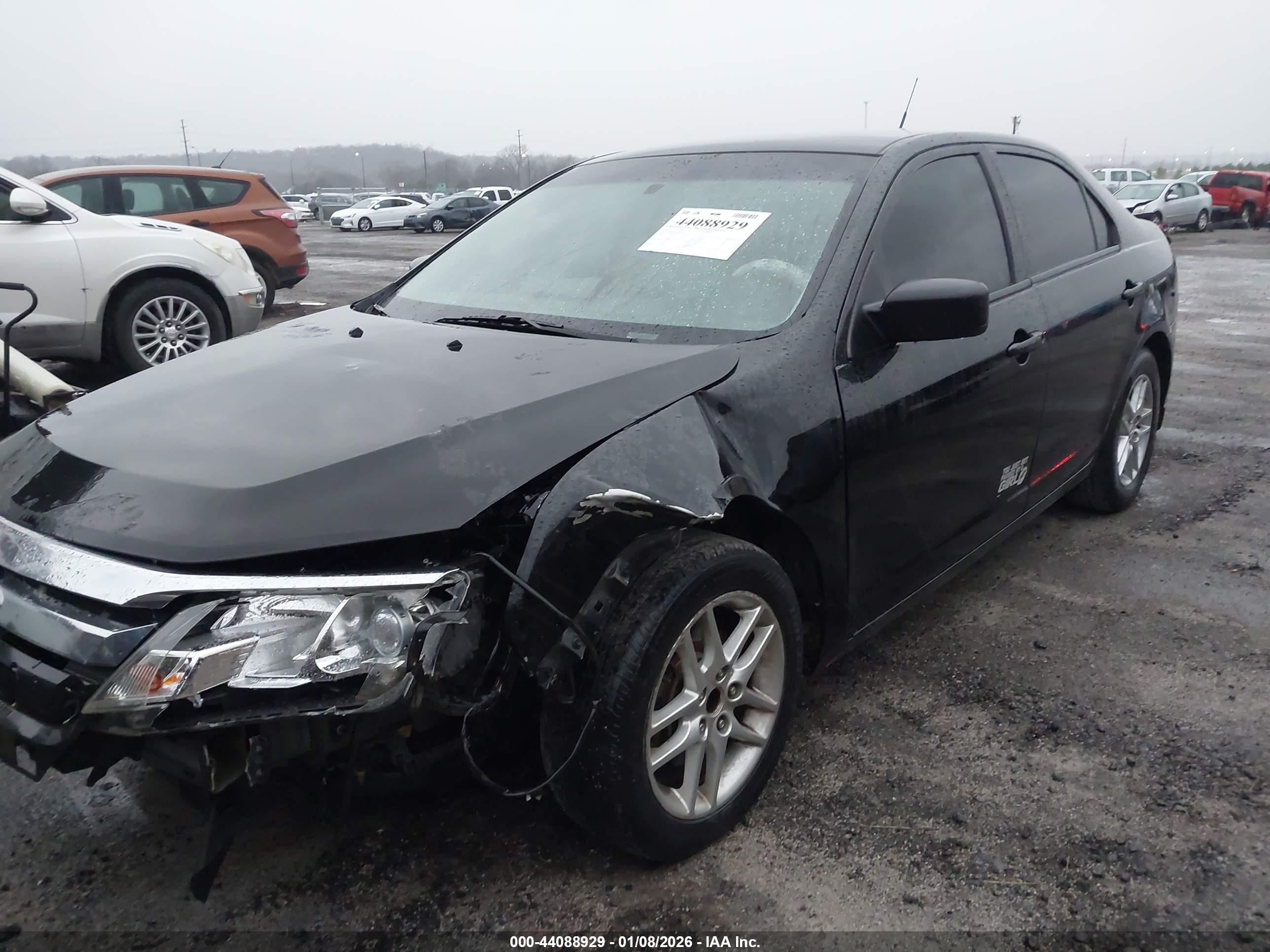 FORD FUSION image 2