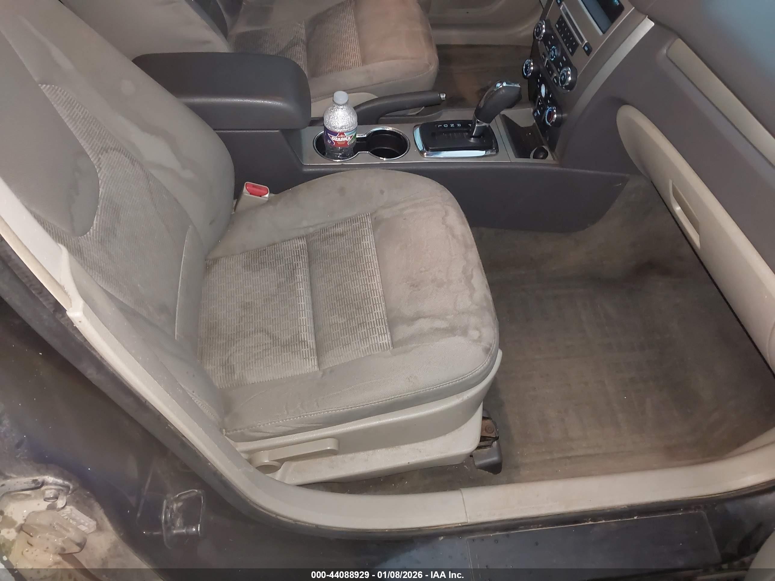 FORD FUSION image 5