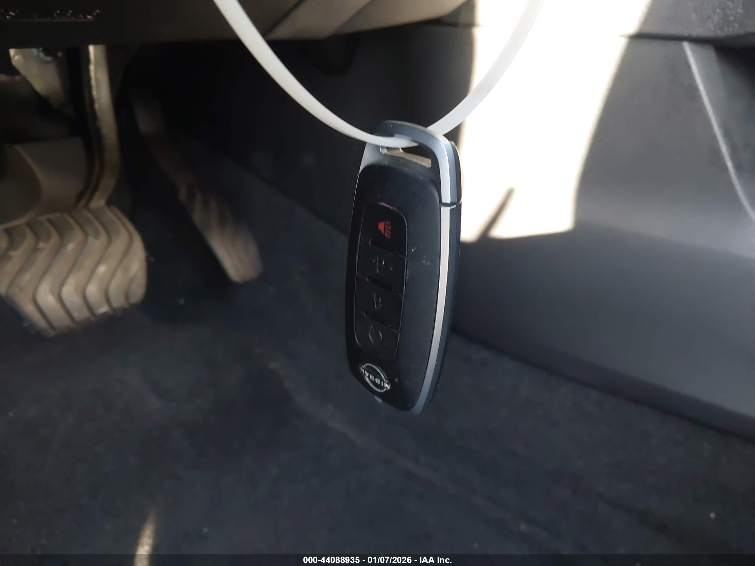 NISSAN ROGUE image 11
