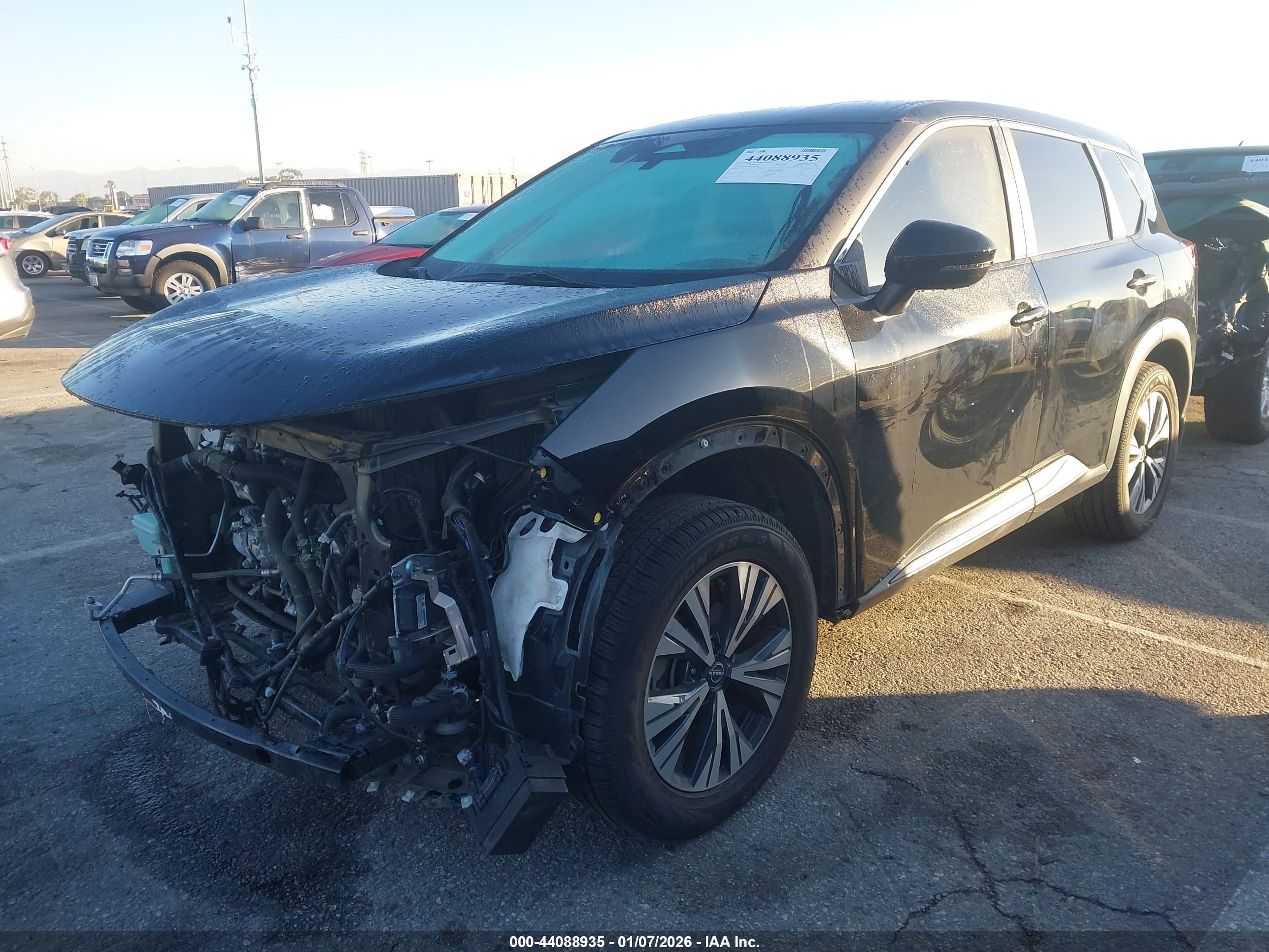 NISSAN ROGUE image 2