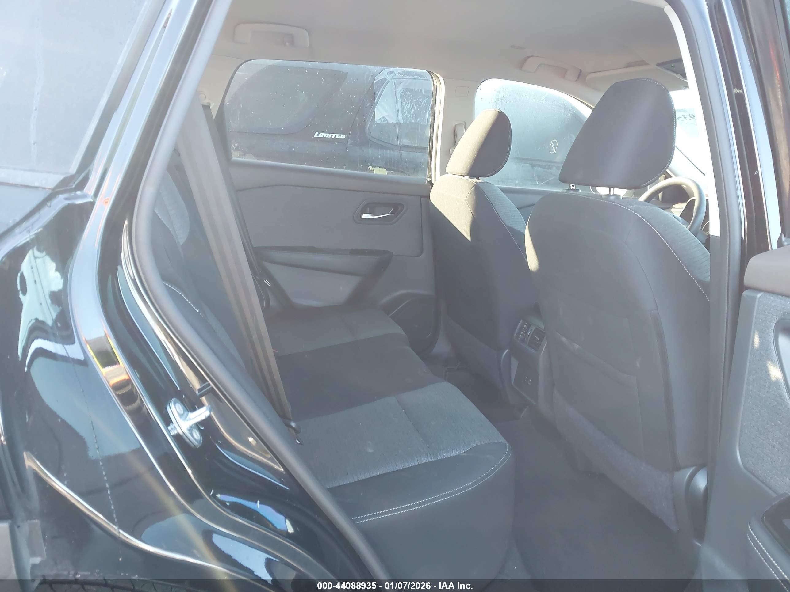 NISSAN ROGUE image 8