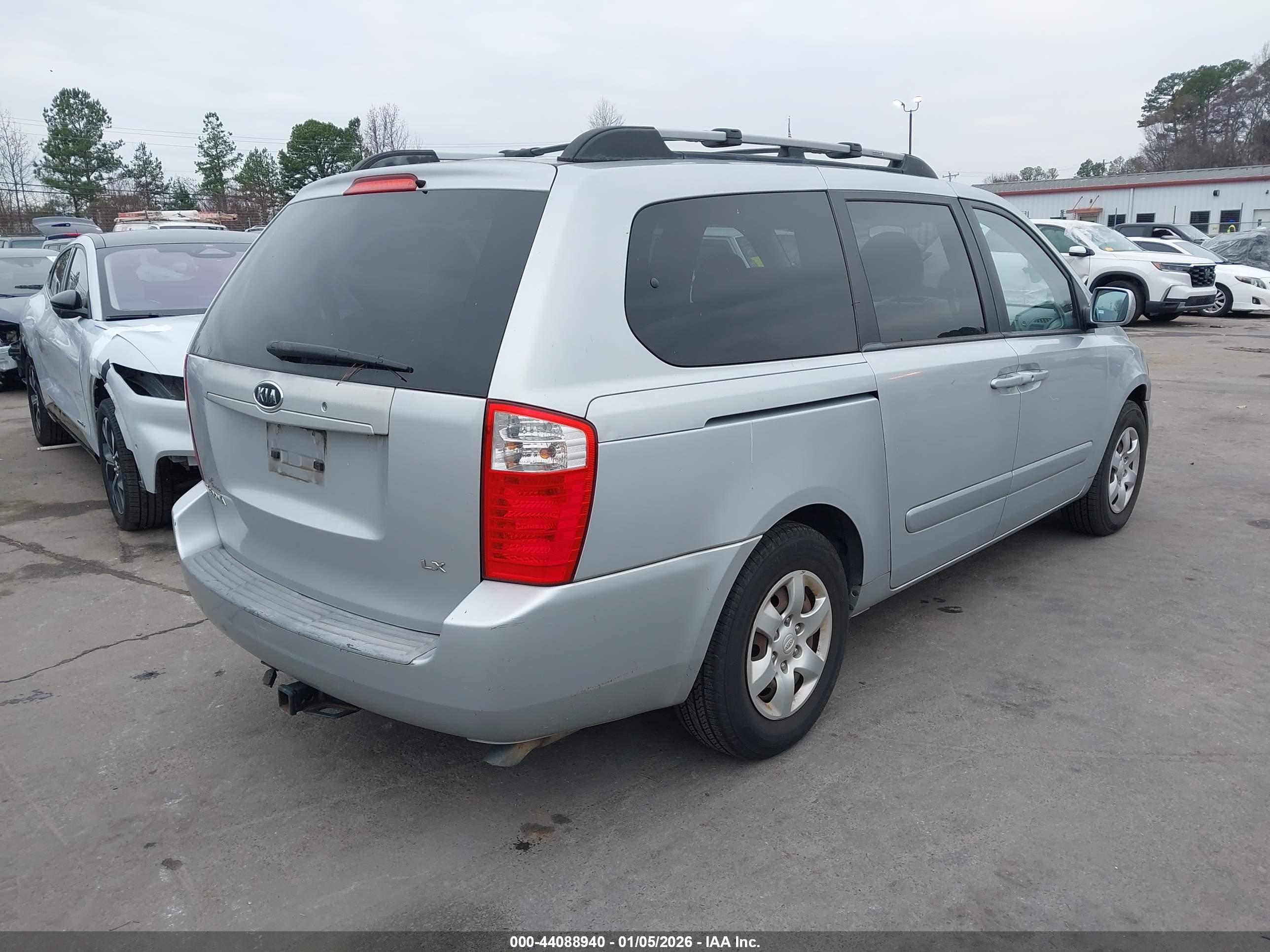 KIA SEDONA image 4