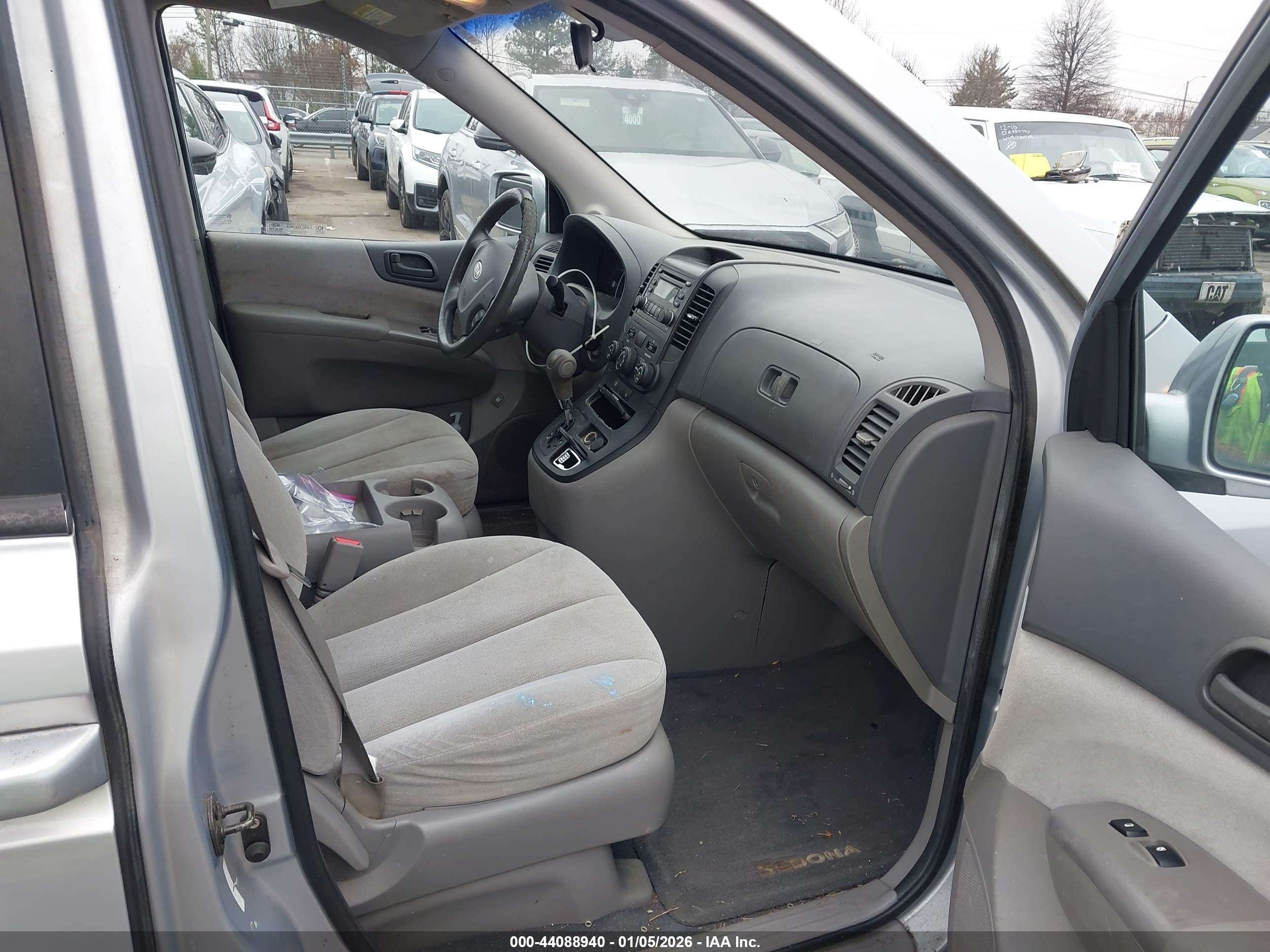 KIA SEDONA image 5
