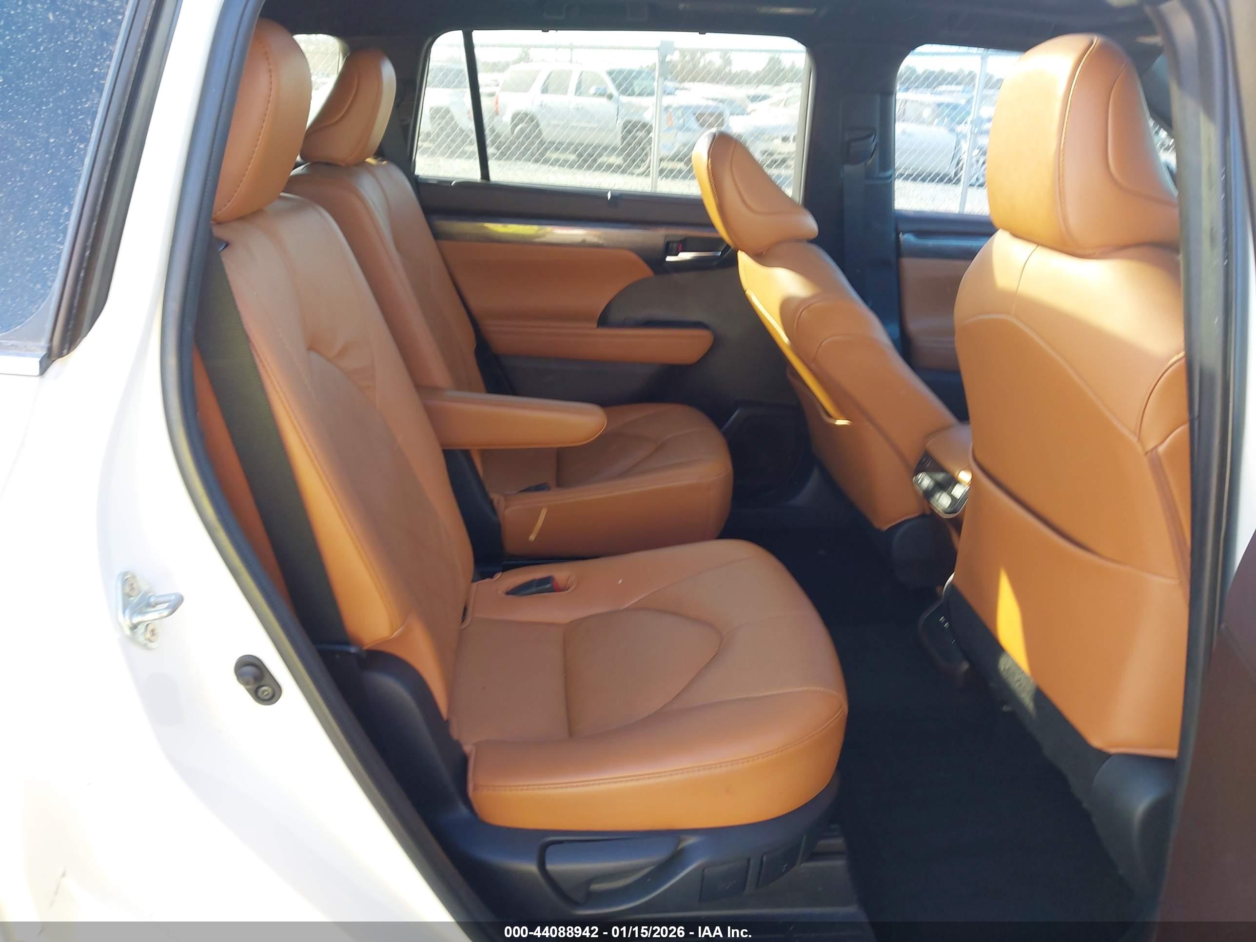 TOYOTA HIGHLANDER image 8