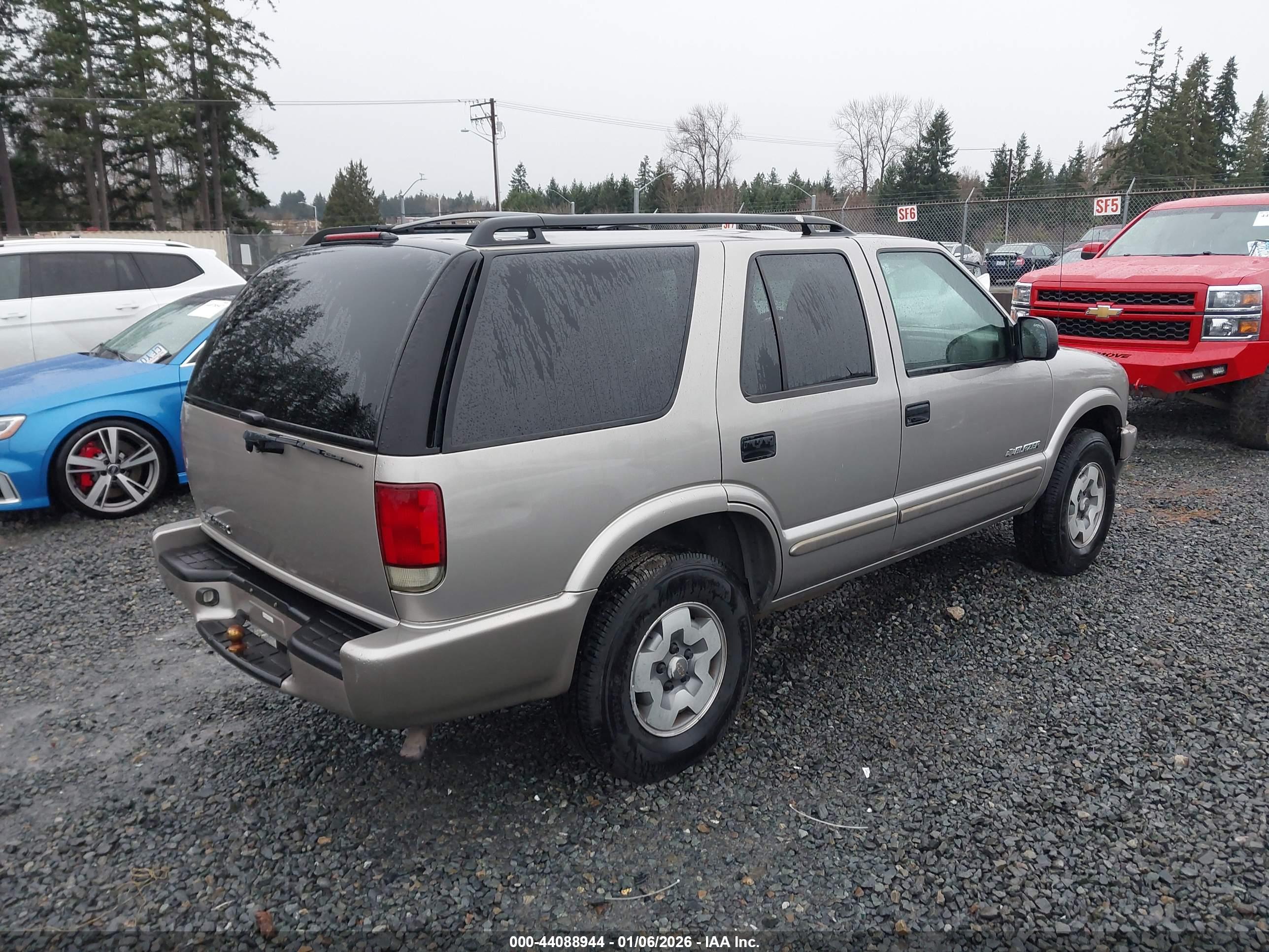 CHEVROLET BLAZER image 4