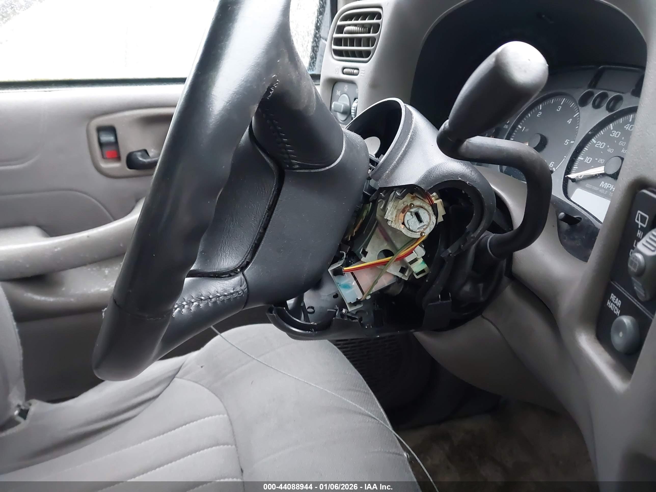 CHEVROLET BLAZER image 6
