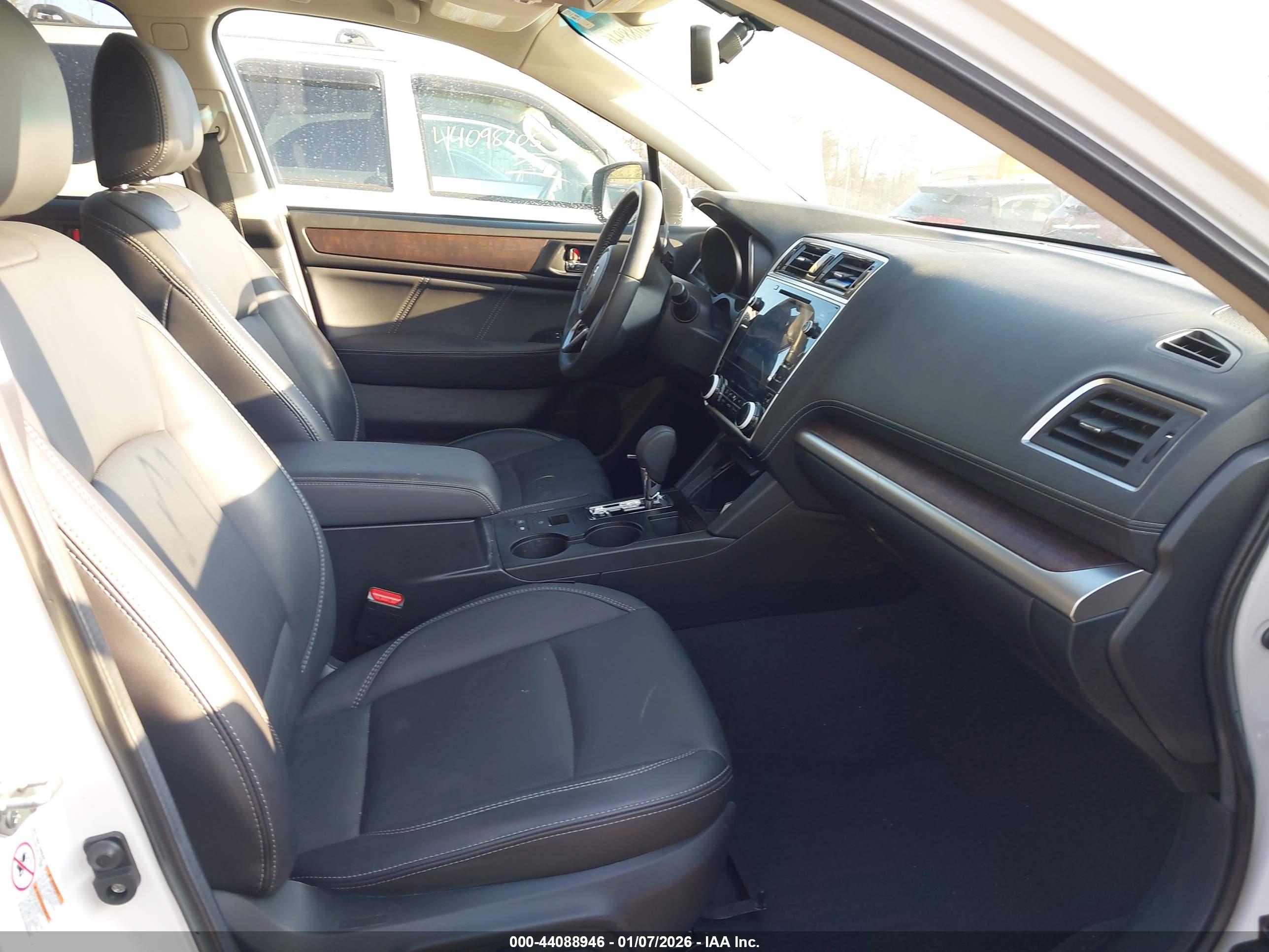 SUBARU OUTBACK image 5